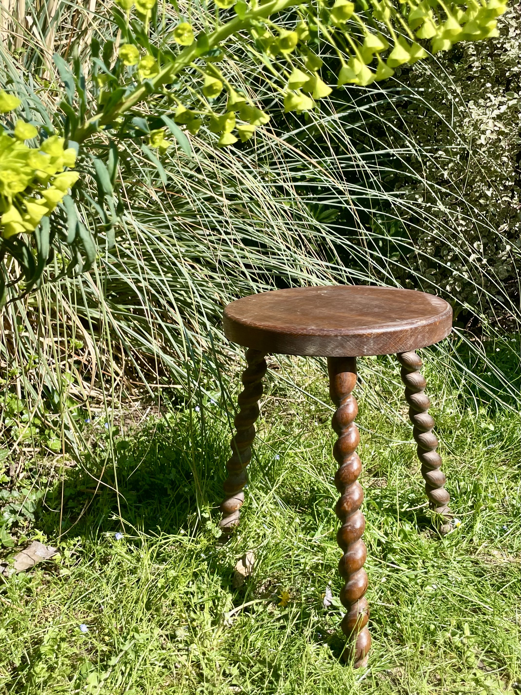 Tabouret vintage à pieds torsadés