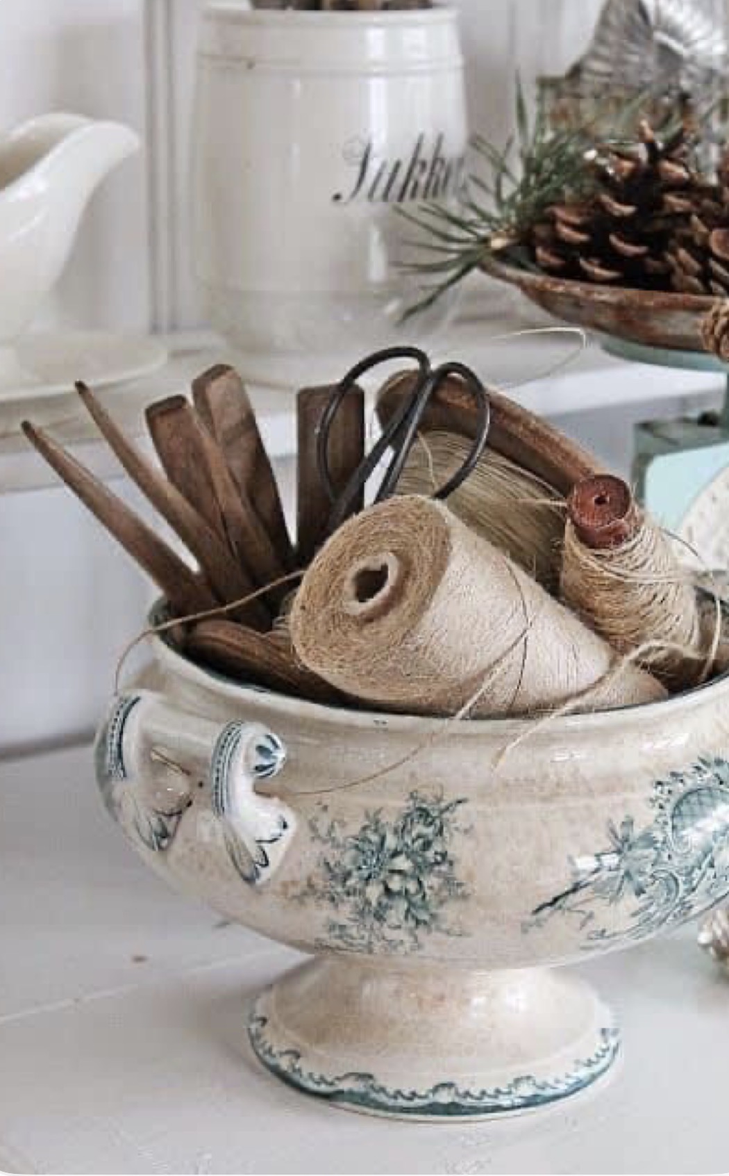 Soupière ancienne en faïence 