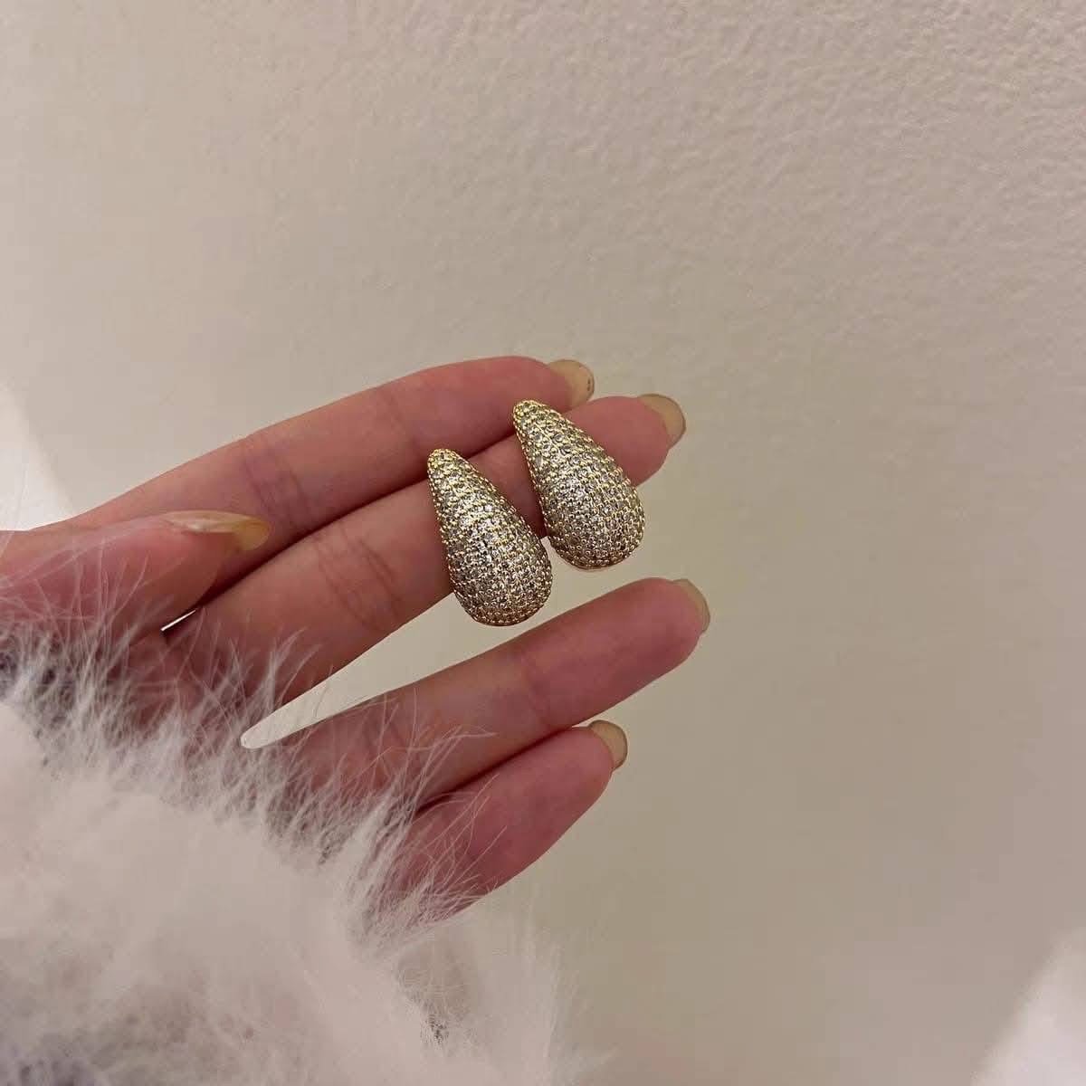 Teardrop Earring (Medium)