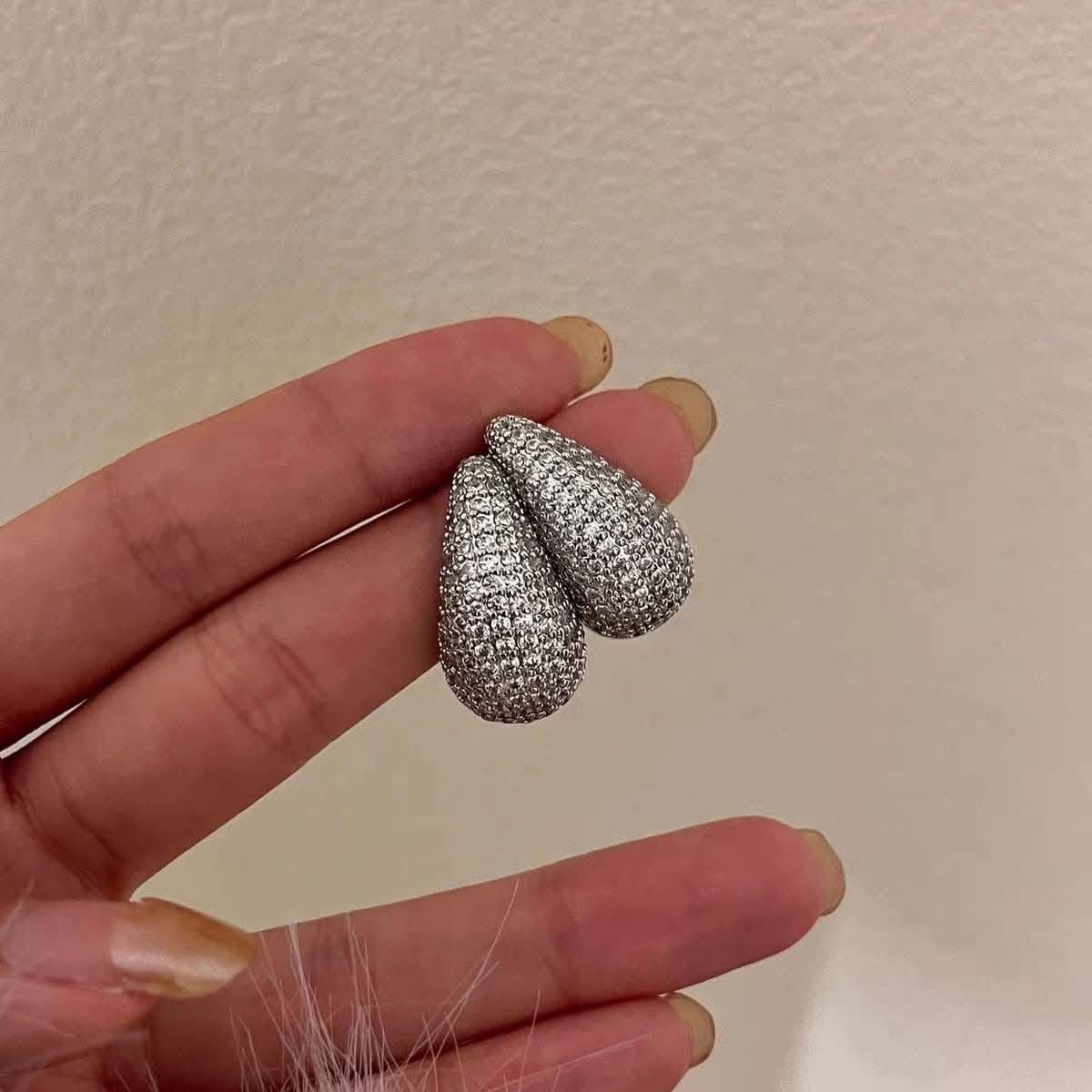 Teardrop Earring (Medium)