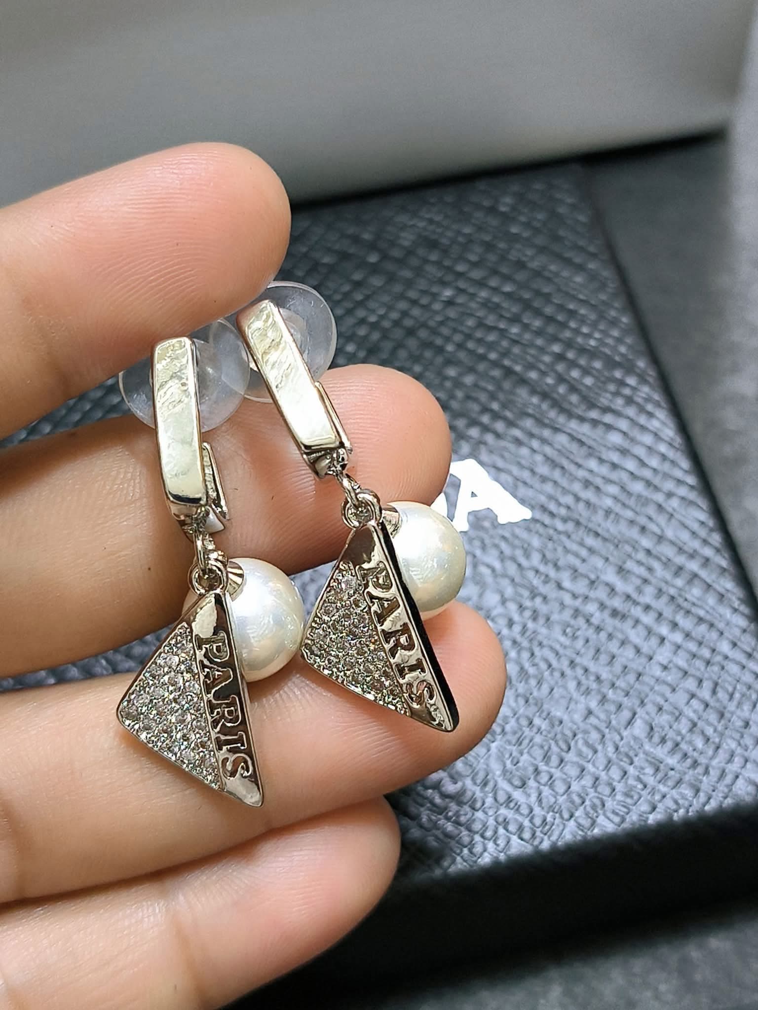 Paris Earrings w/ Pearl