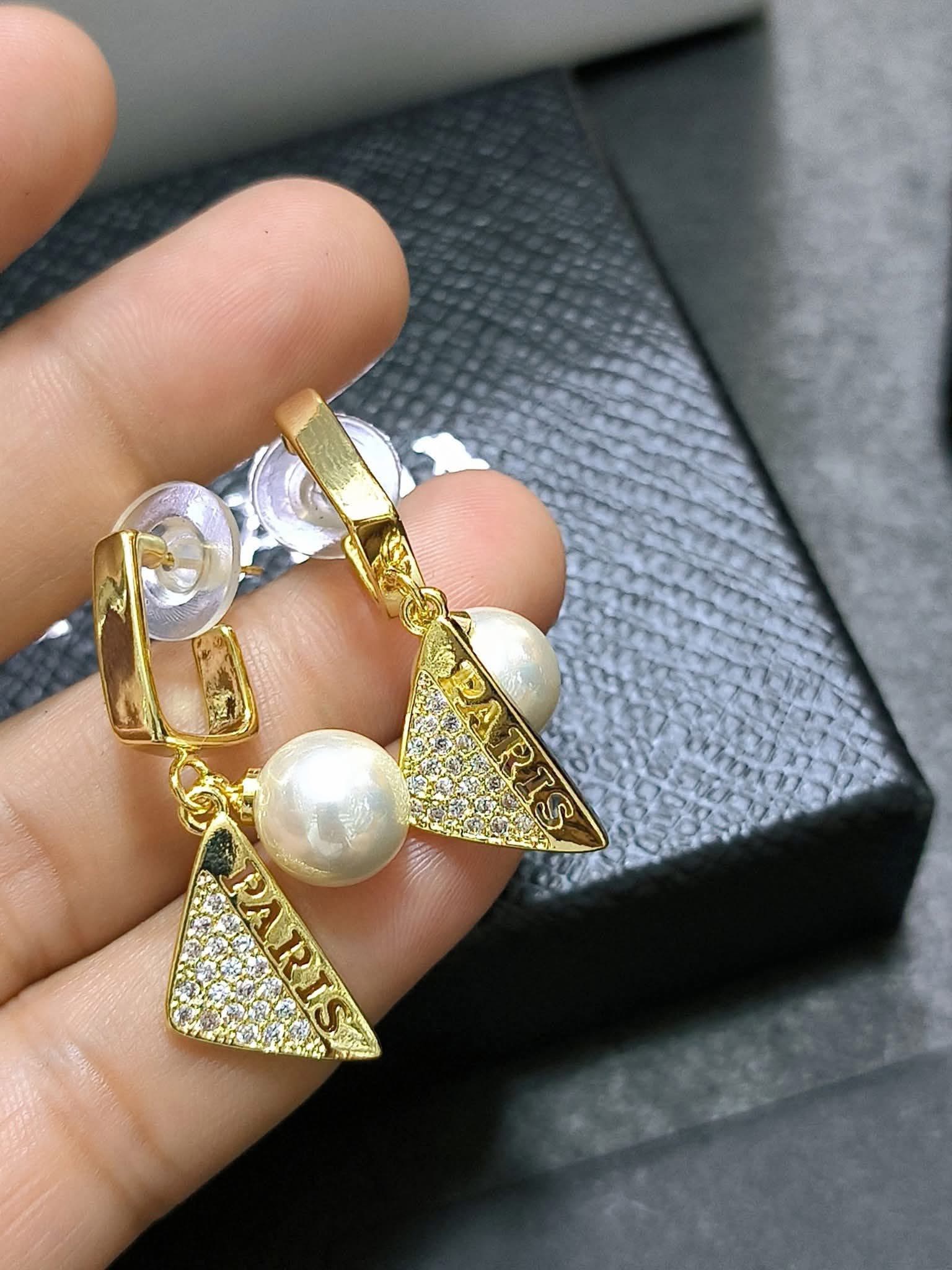Paris Earrings w/ Pearl