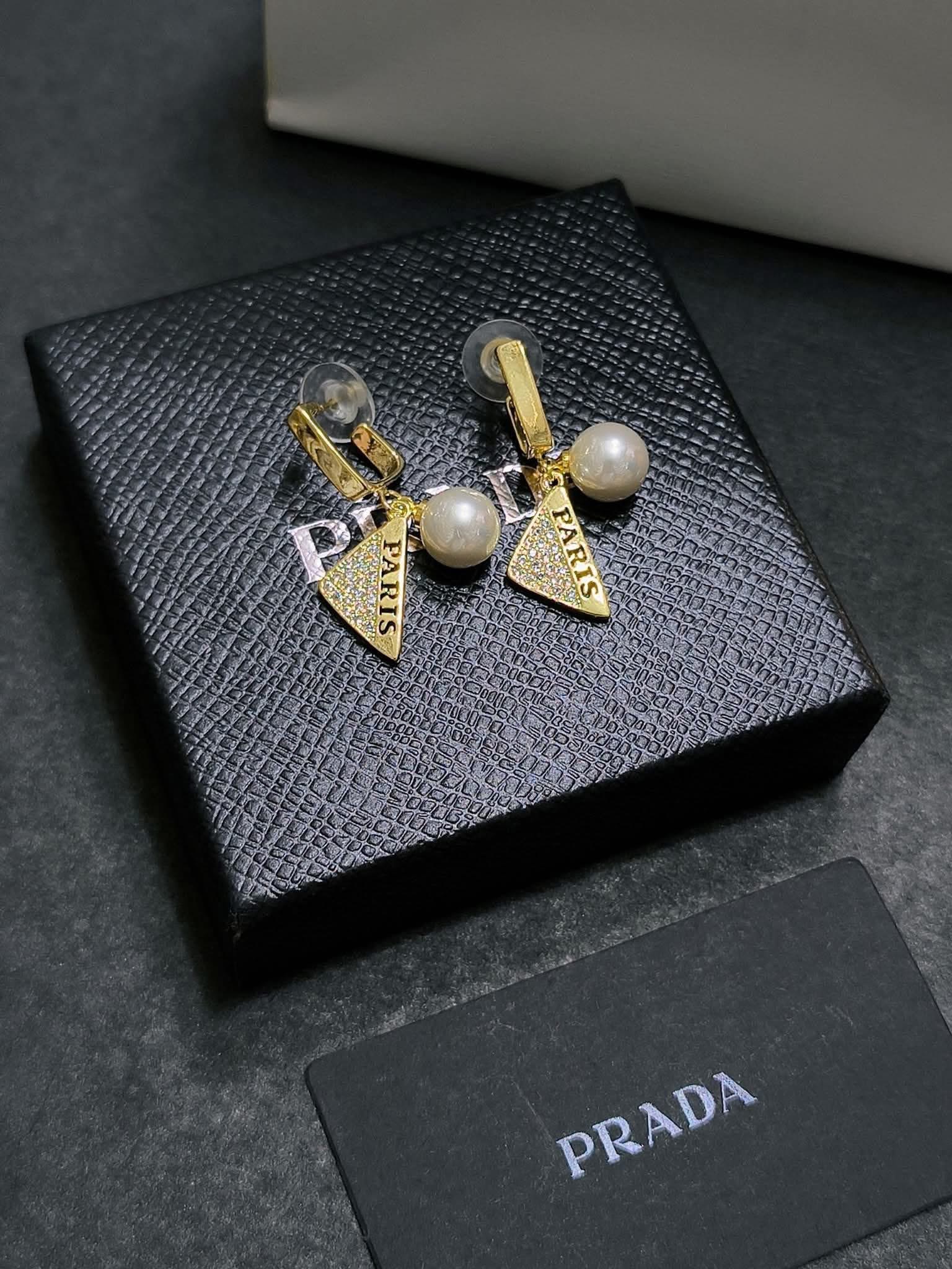 Paris Earrings w/ Pearl