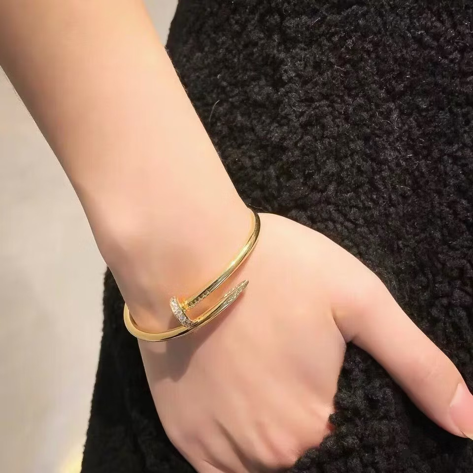 Gold Nail Bangle (18CM)