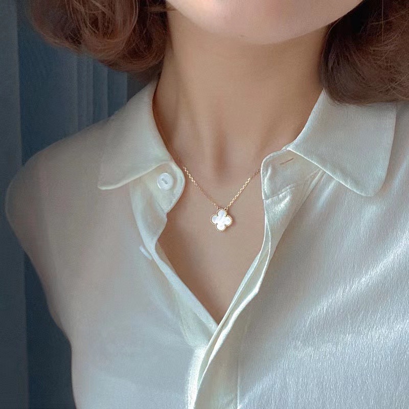 Four-leaf Clover Necklace (15mm)