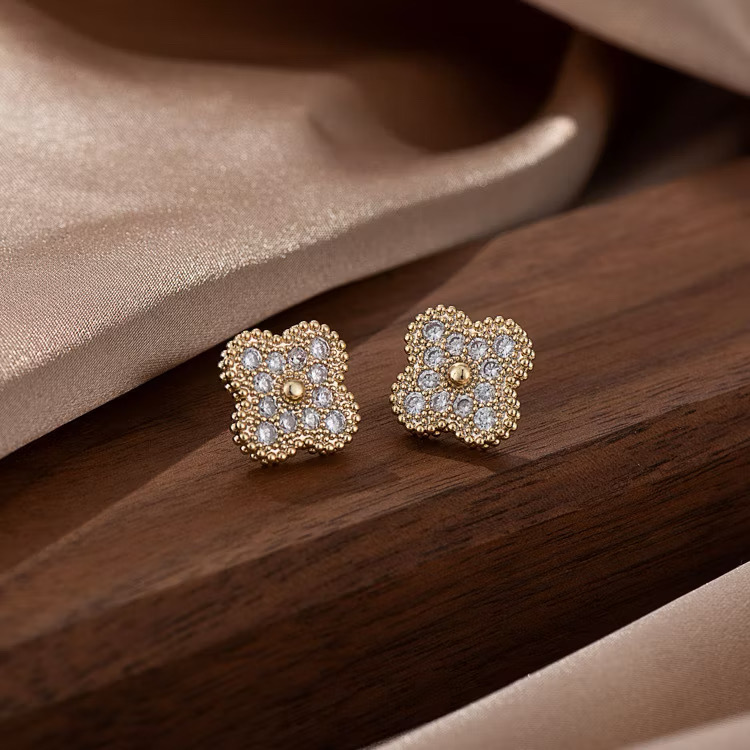 Clover CZ Stud Earrings (15mm)