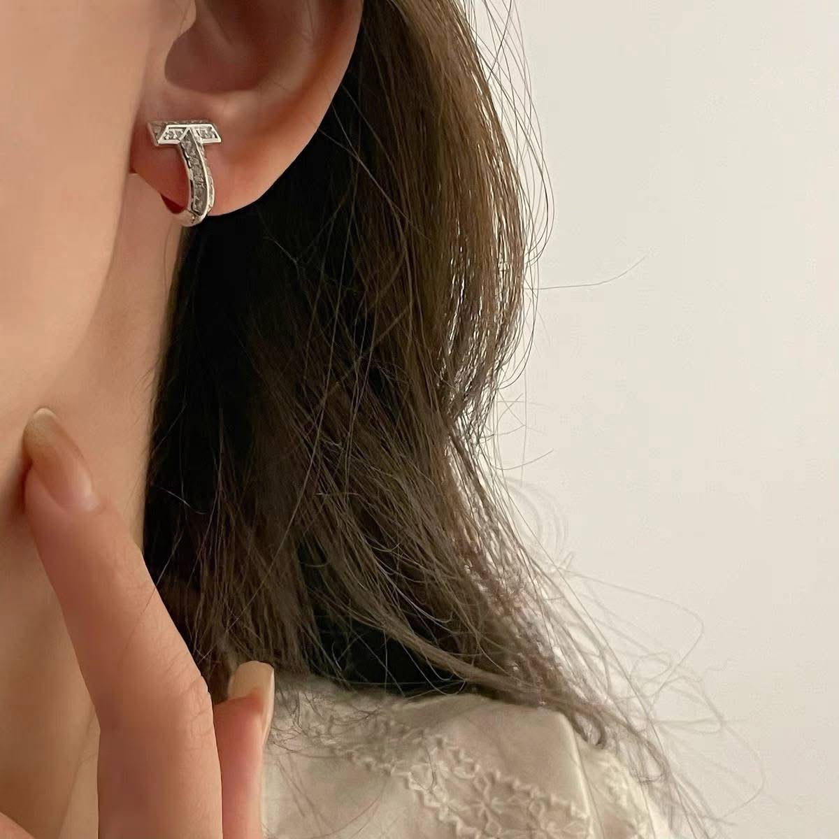 Elegant T-Earrings