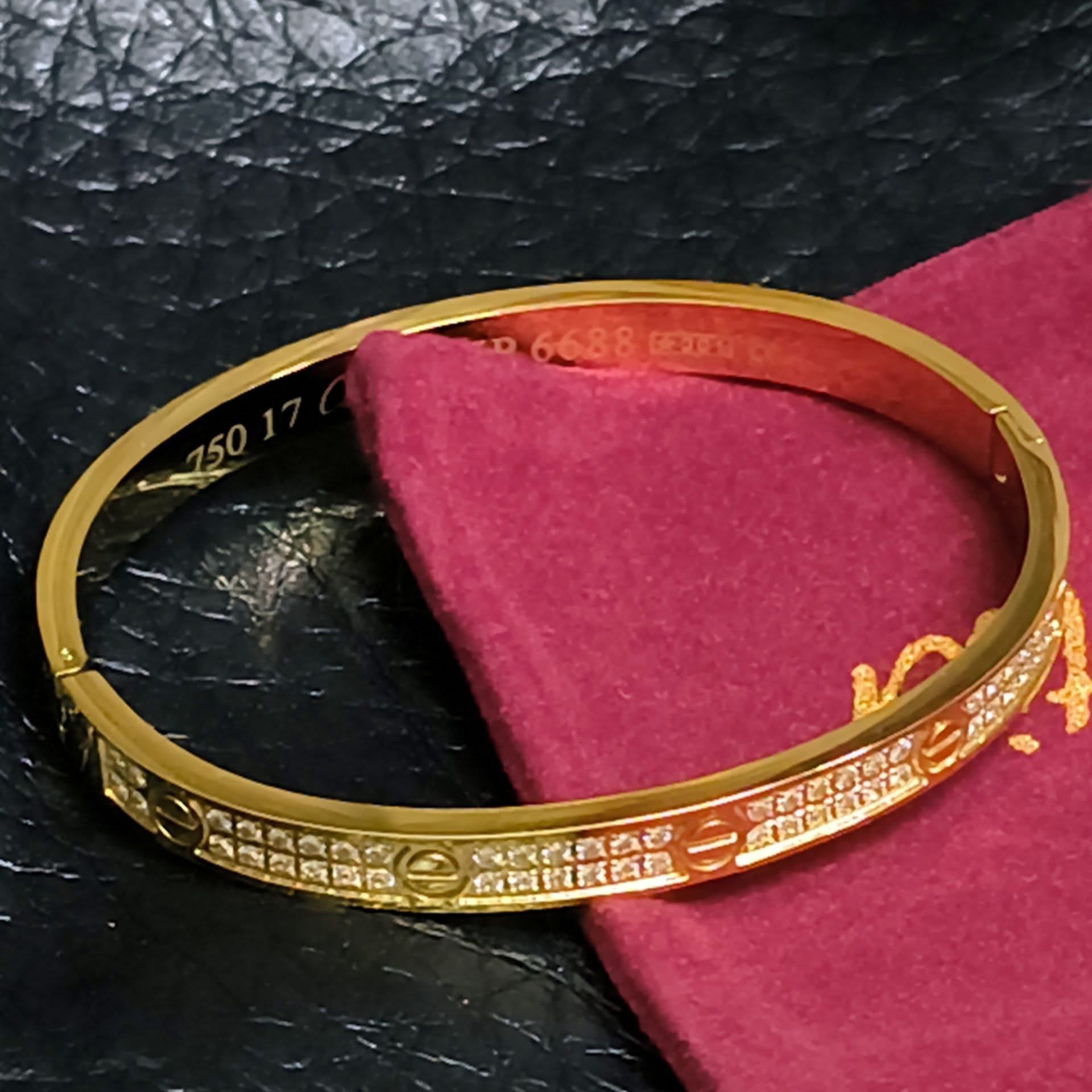 Charlie Luxury Gold Bangle (17CM)