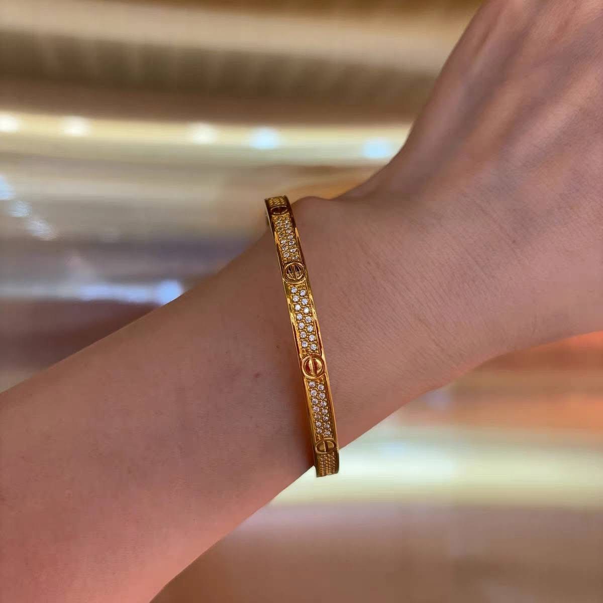 Charlie Luxury Gold Bangle (17CM)