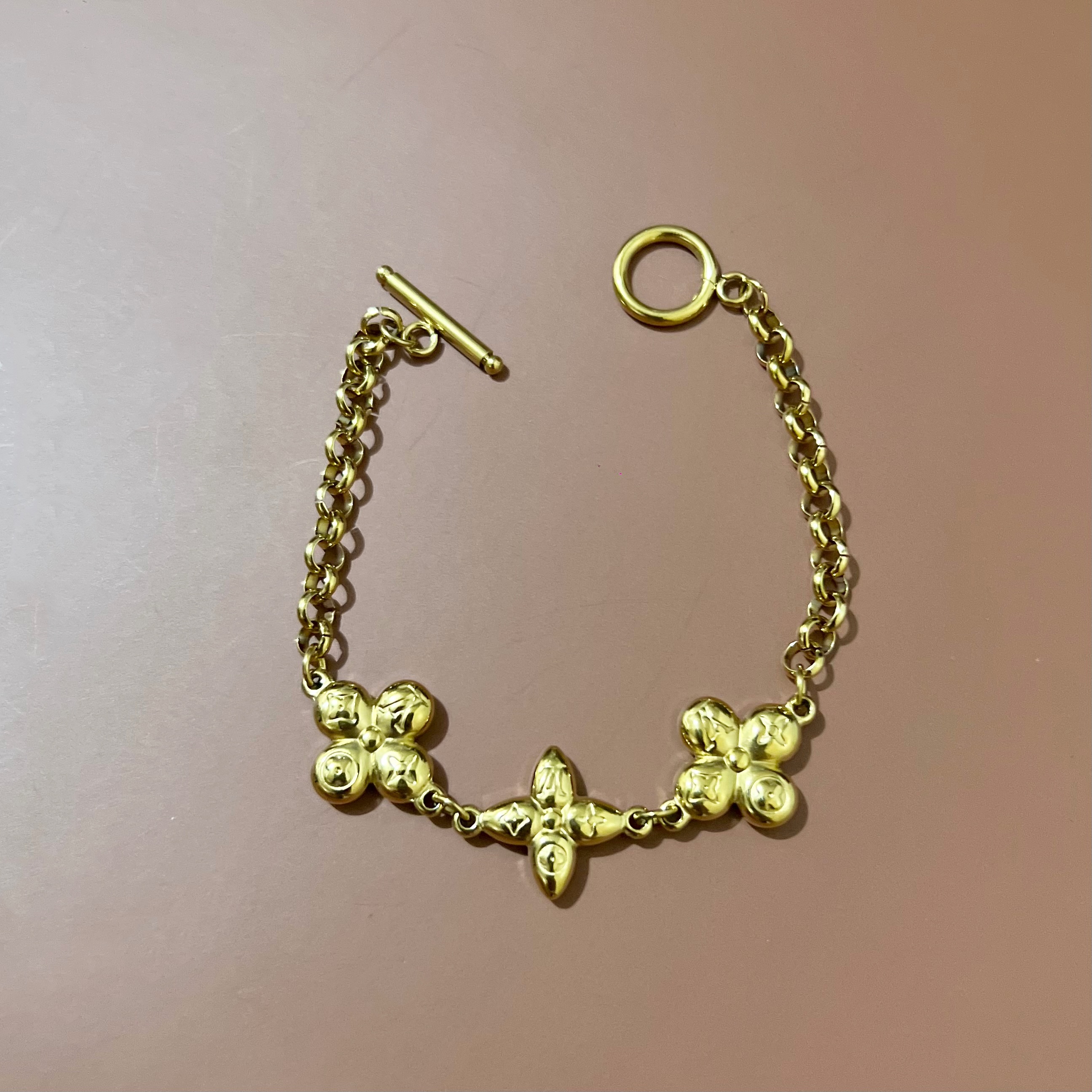 Elvira Gold T-Lock Necklace (16-inch)