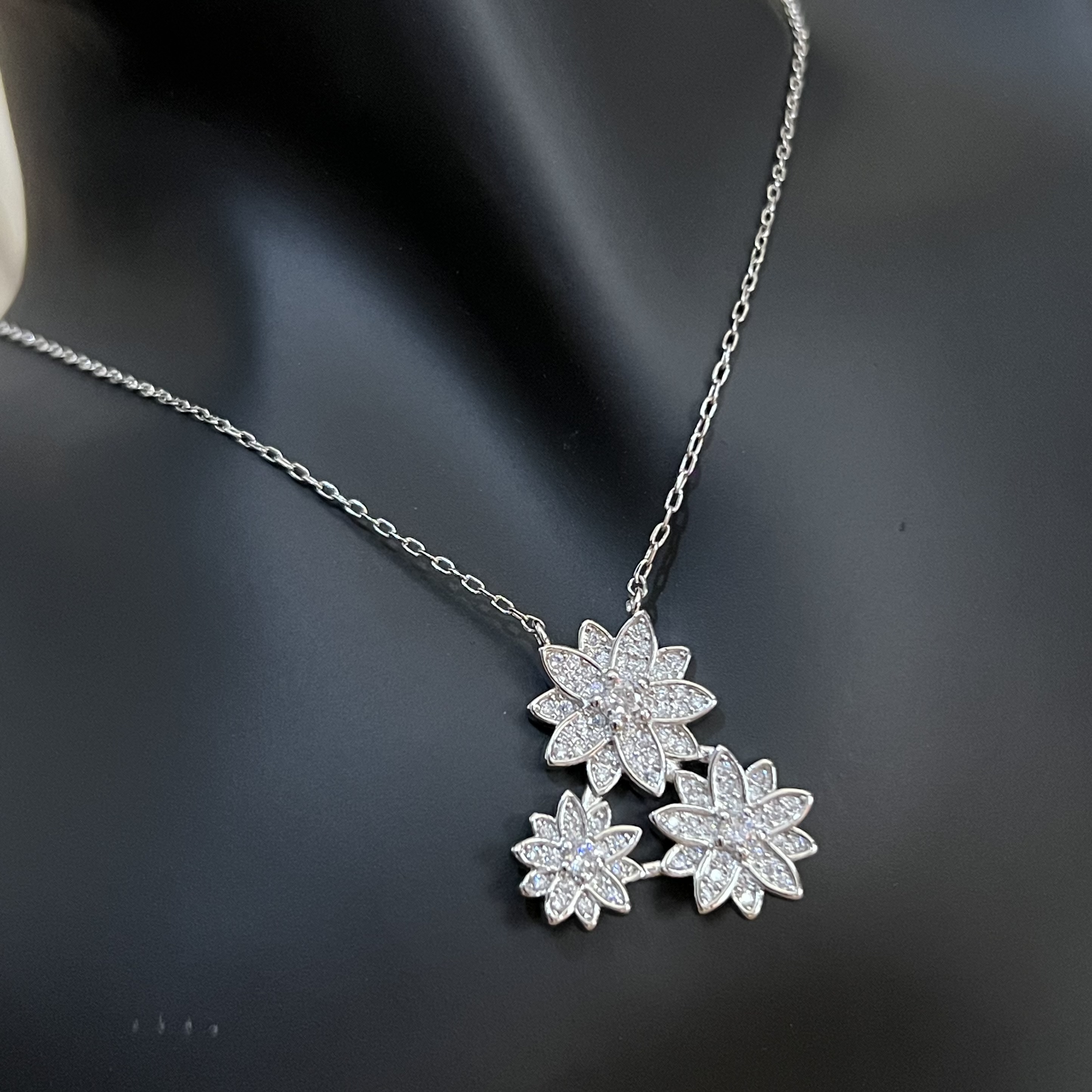 Amoura Floral Necklace