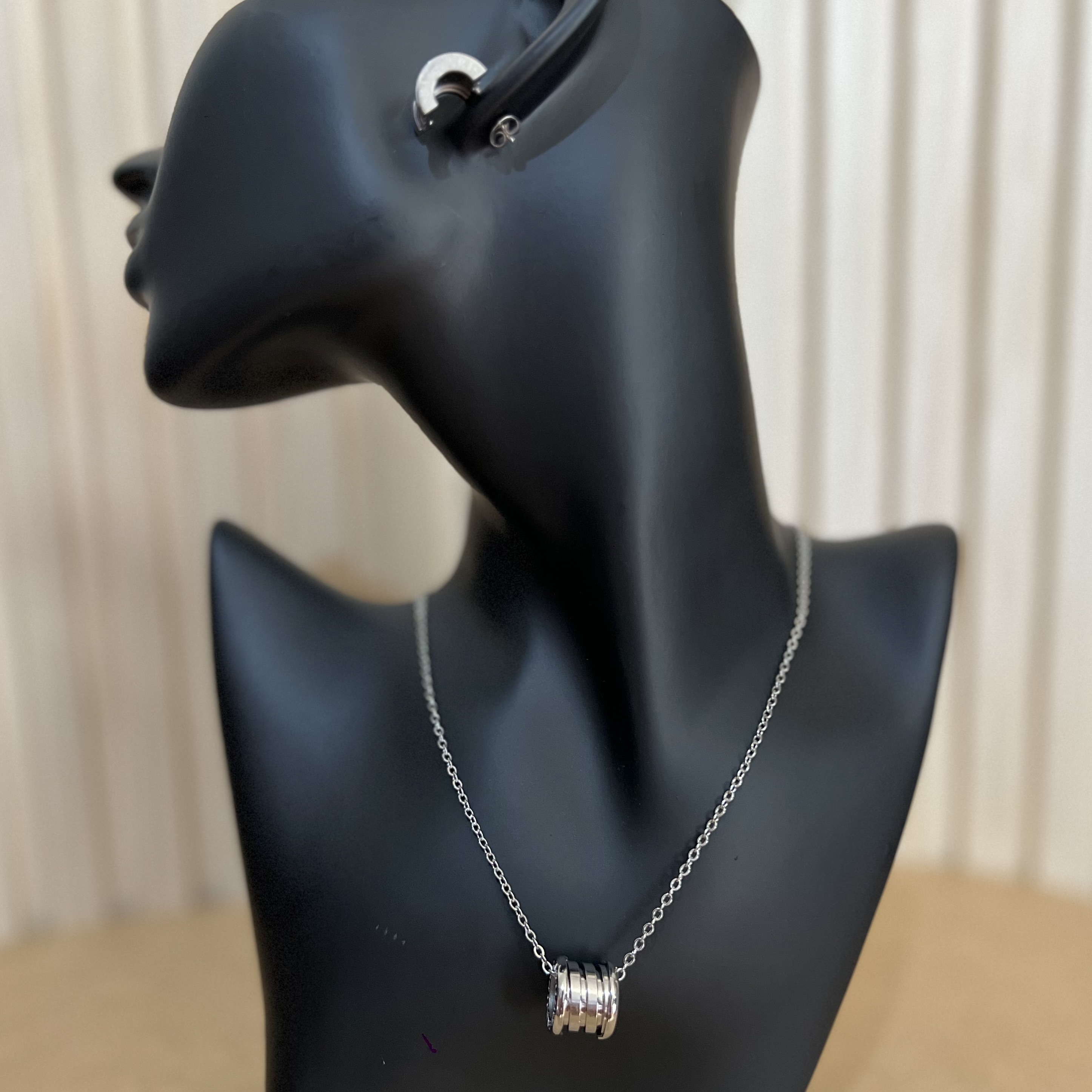 Classic Barrel Necklace