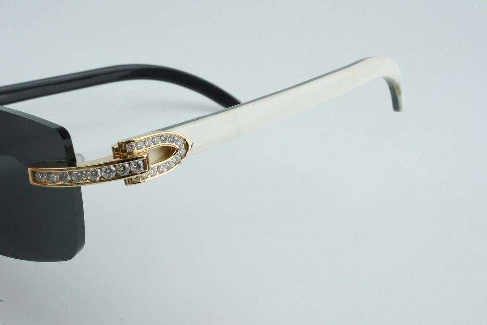 White Round Moissanite Diamond Carti White and Black Buffs (Black Tint)