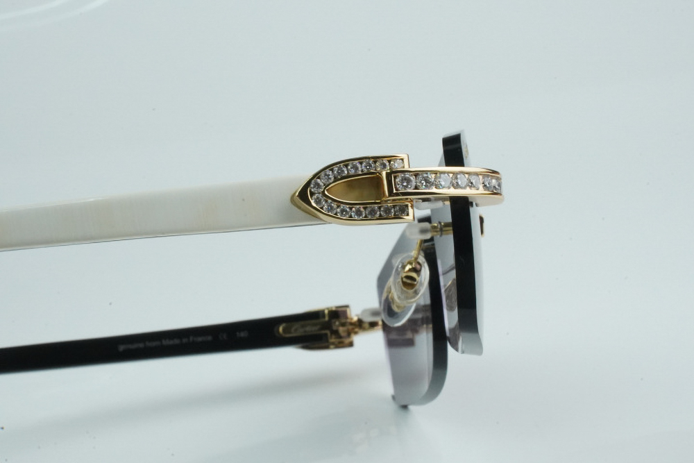 White Round Moissanite Diamond Carti White and Black Buffs (Black Tint)