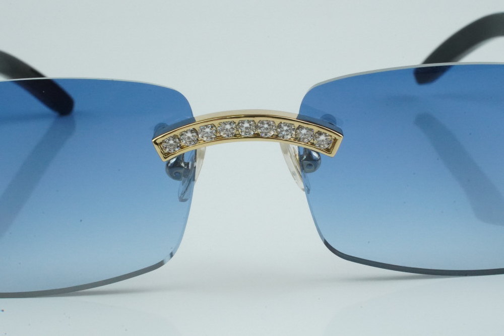 White Round Moissanite Diamond Carti Mixed Black Buffs (Blue Tint)
