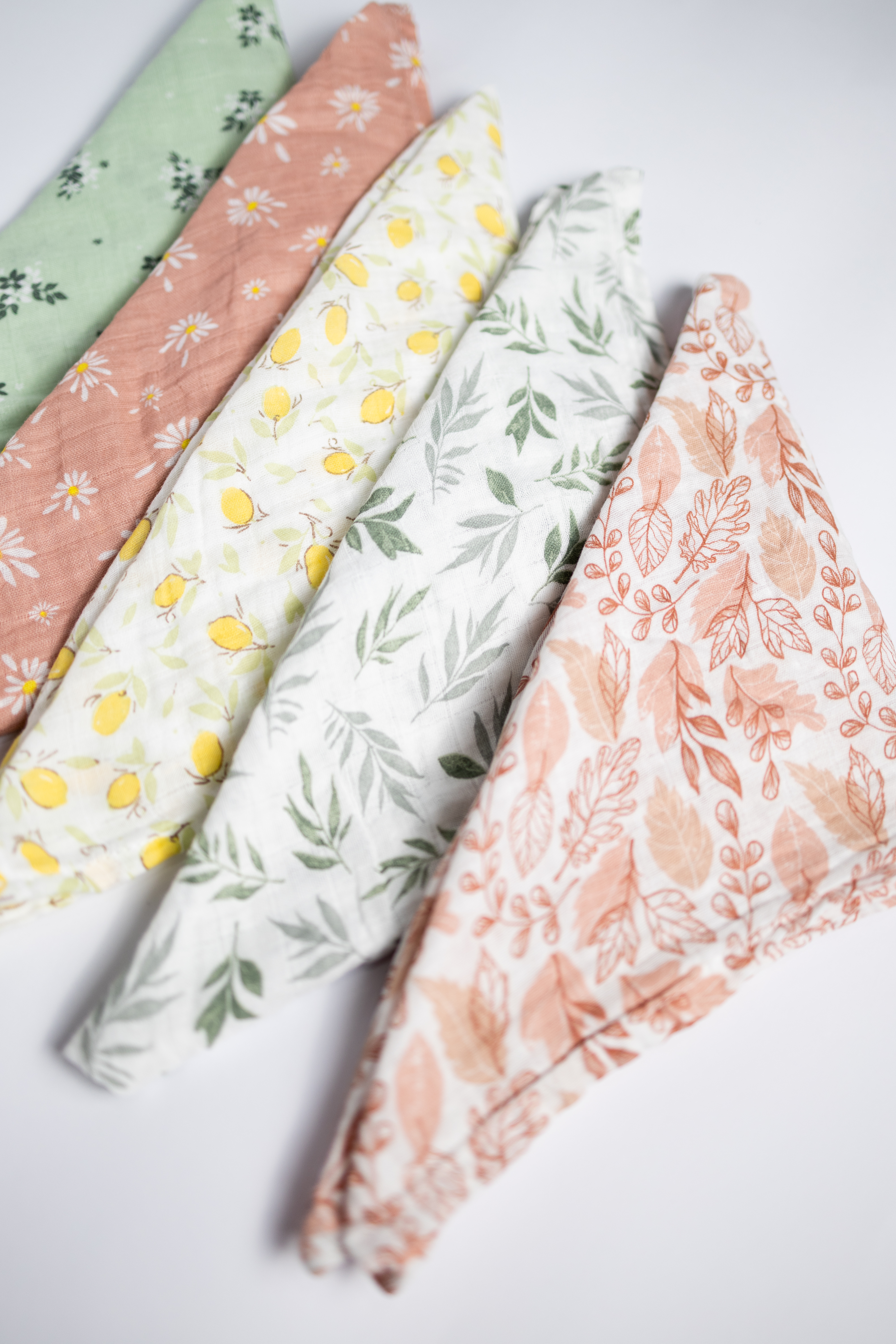 Set de 5 Baberos tipo Bufanda de Muselina para Bebé – Suave, Versátil y Multiusos