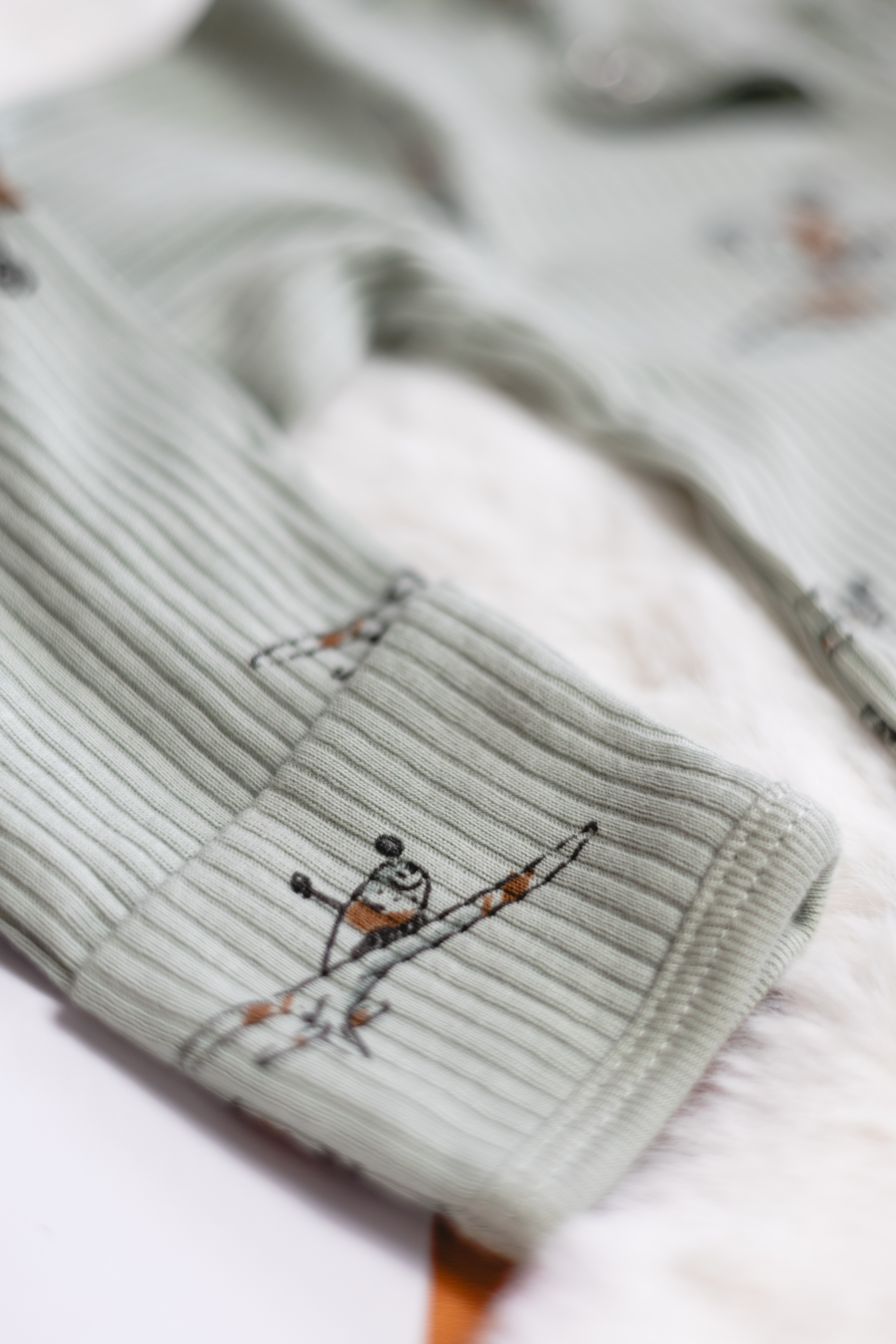 Pijama Enteriza con Cierre de Doble Vía y Estampado de Avioncitos