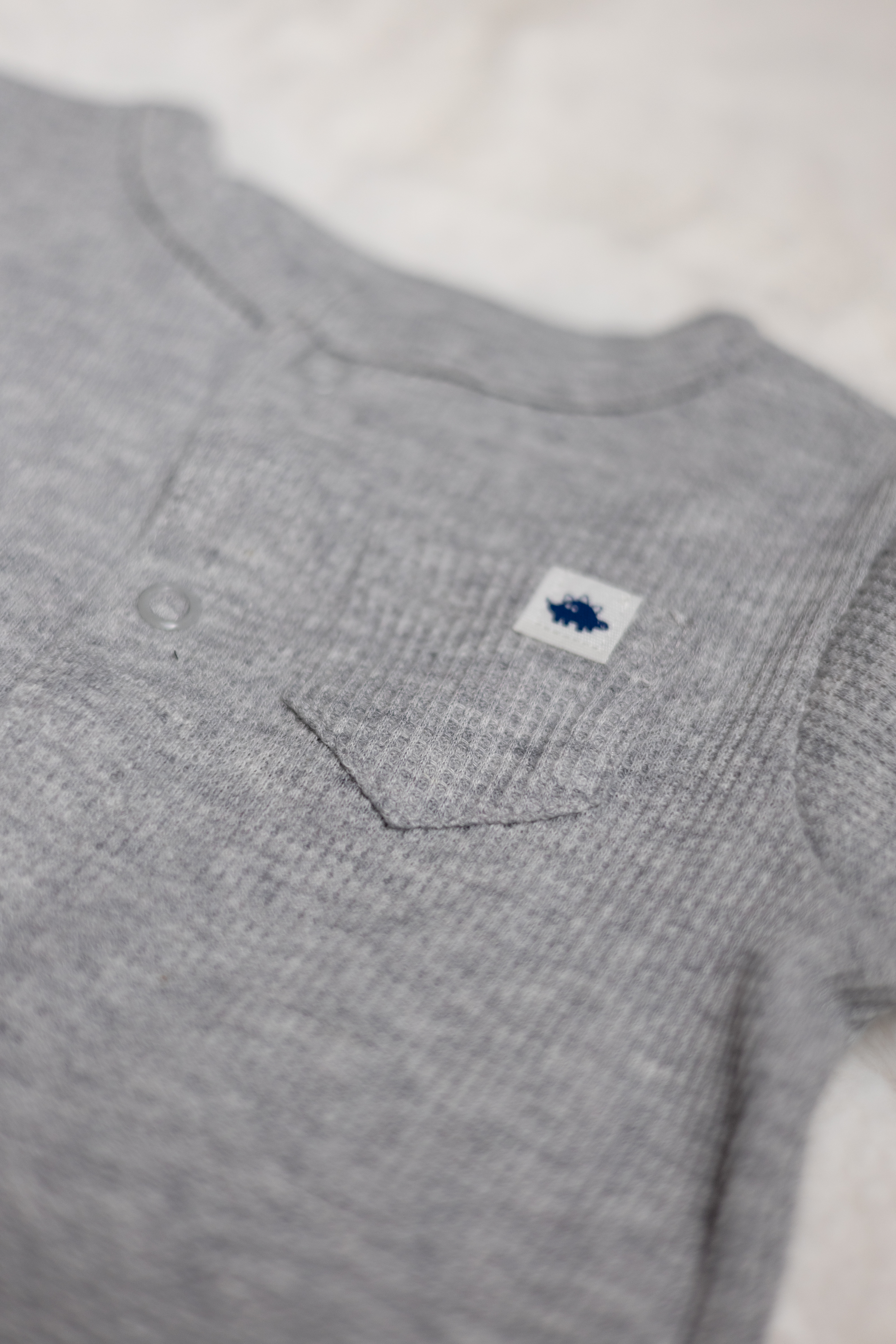 Romper de Algodón Waffle de Manga Corta – Gris