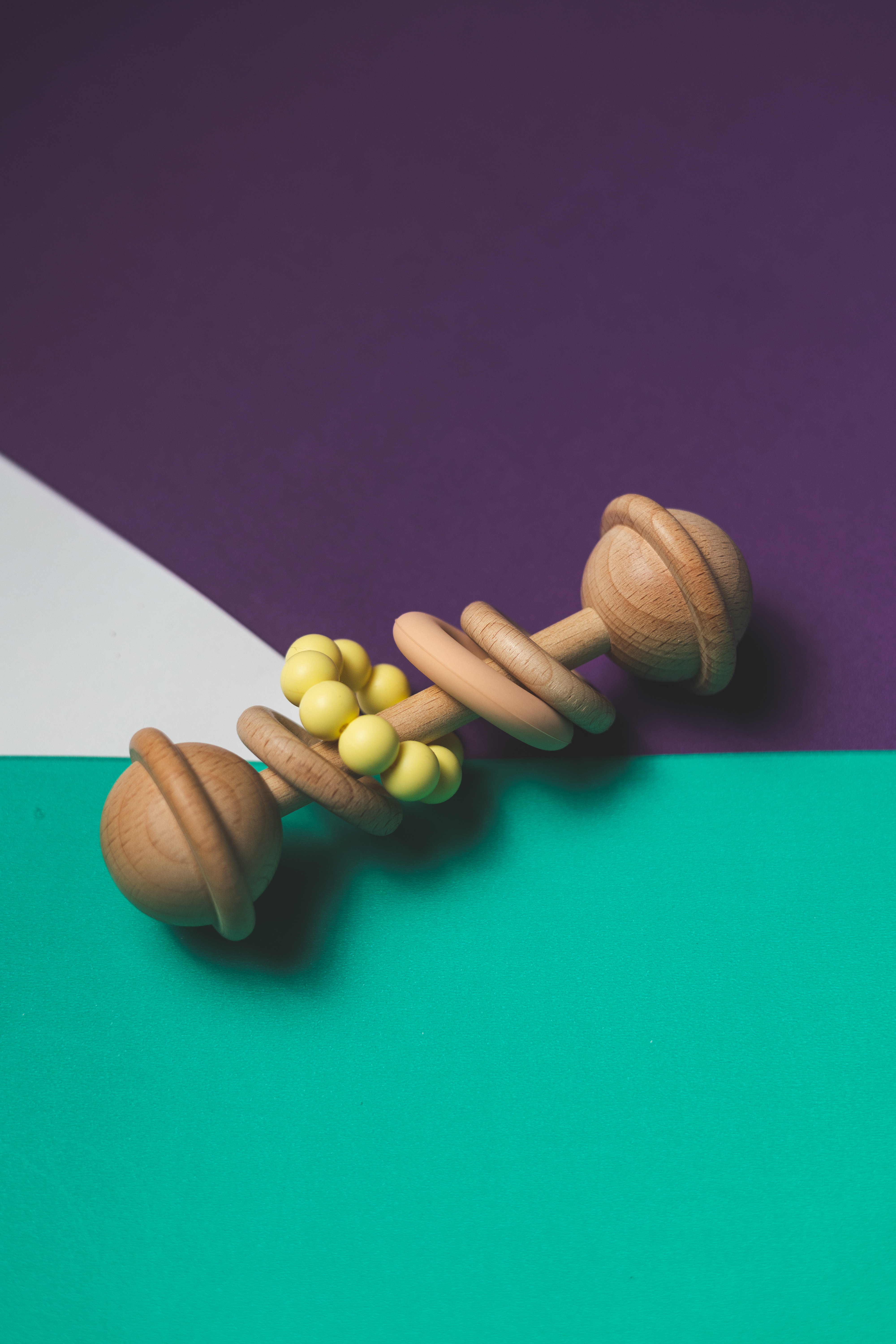 Juguete de Dentición de Madera Natural con Sonajero