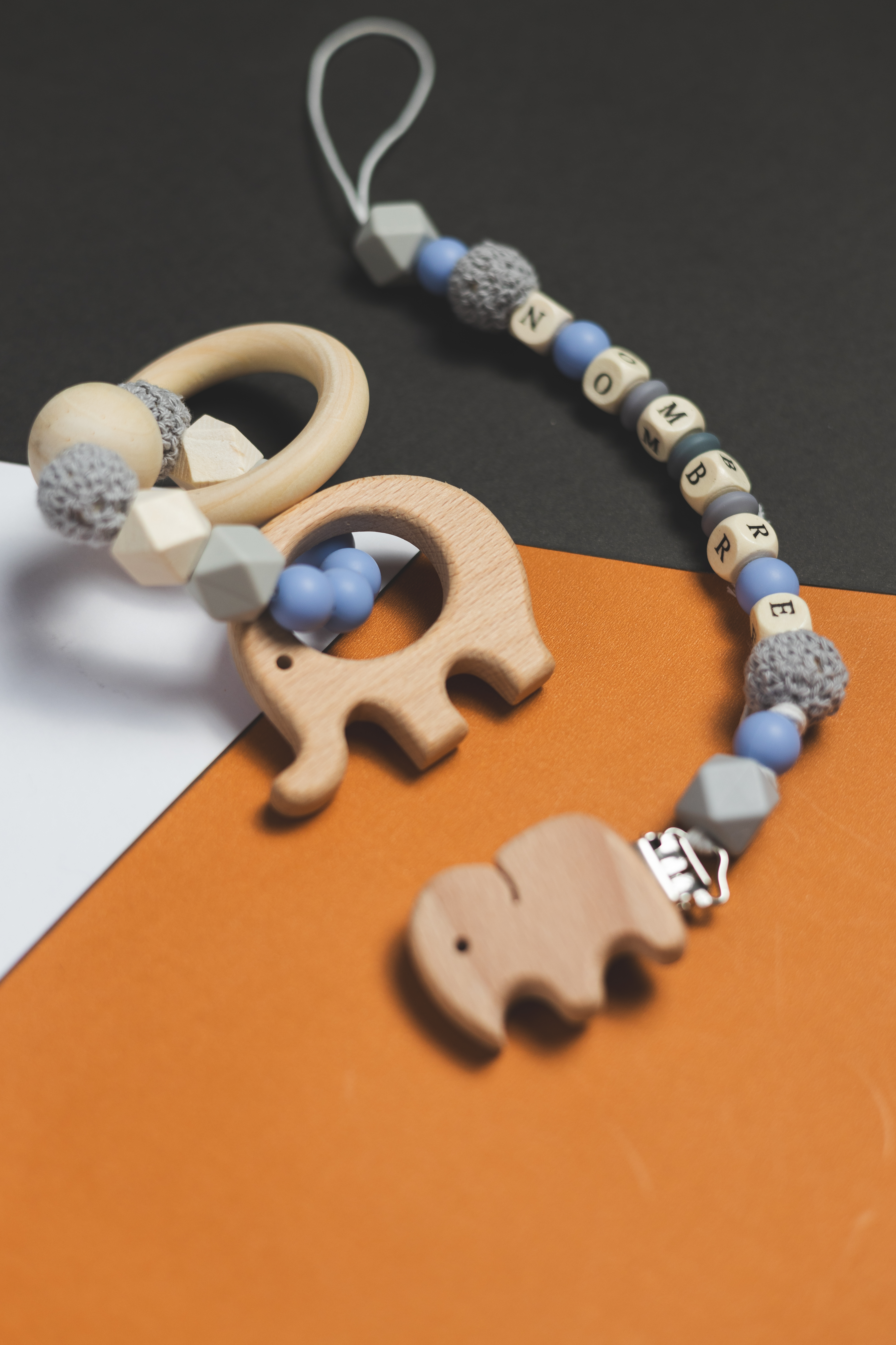 Set Sensorial de Portachupeta y Sonajero