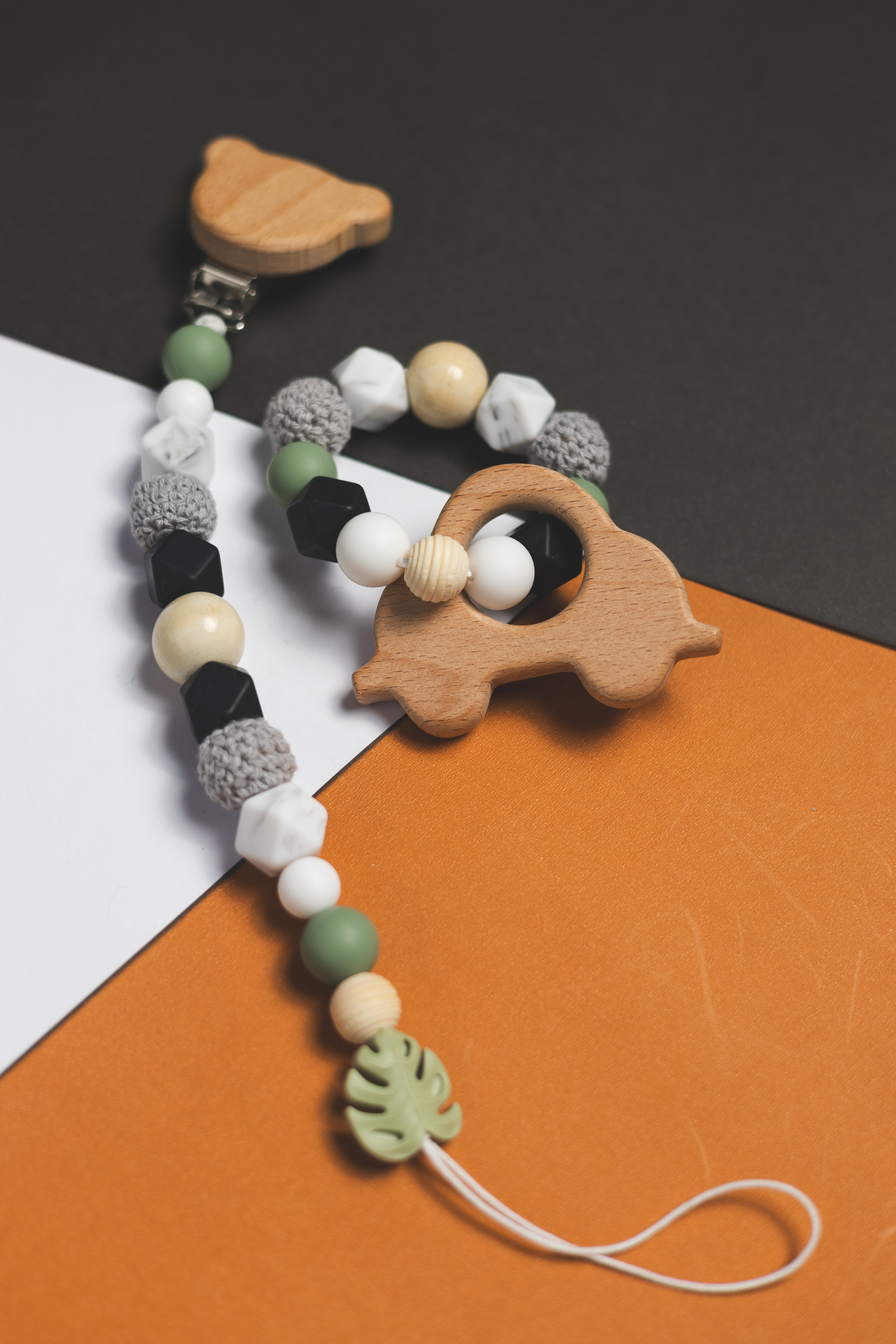 Set Sensorial de Portachupeta y Sonajero