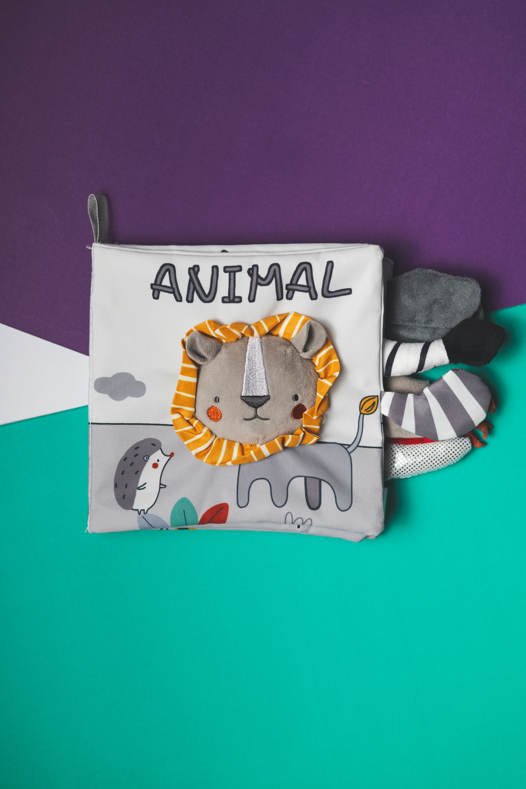 Libro Sensorial de Tela para Bebé – Con Colitas de Animal, Suave y Mordible