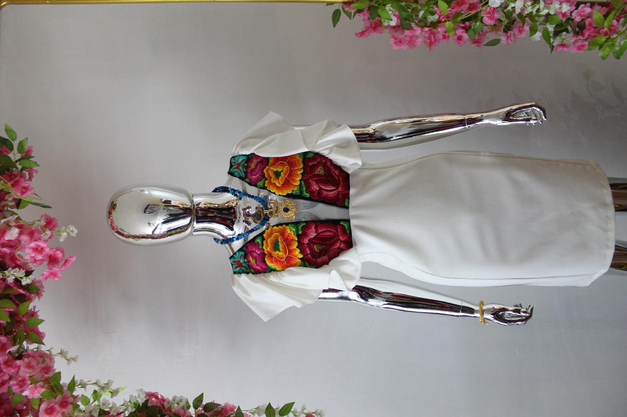 VESTIDO DE OLANES