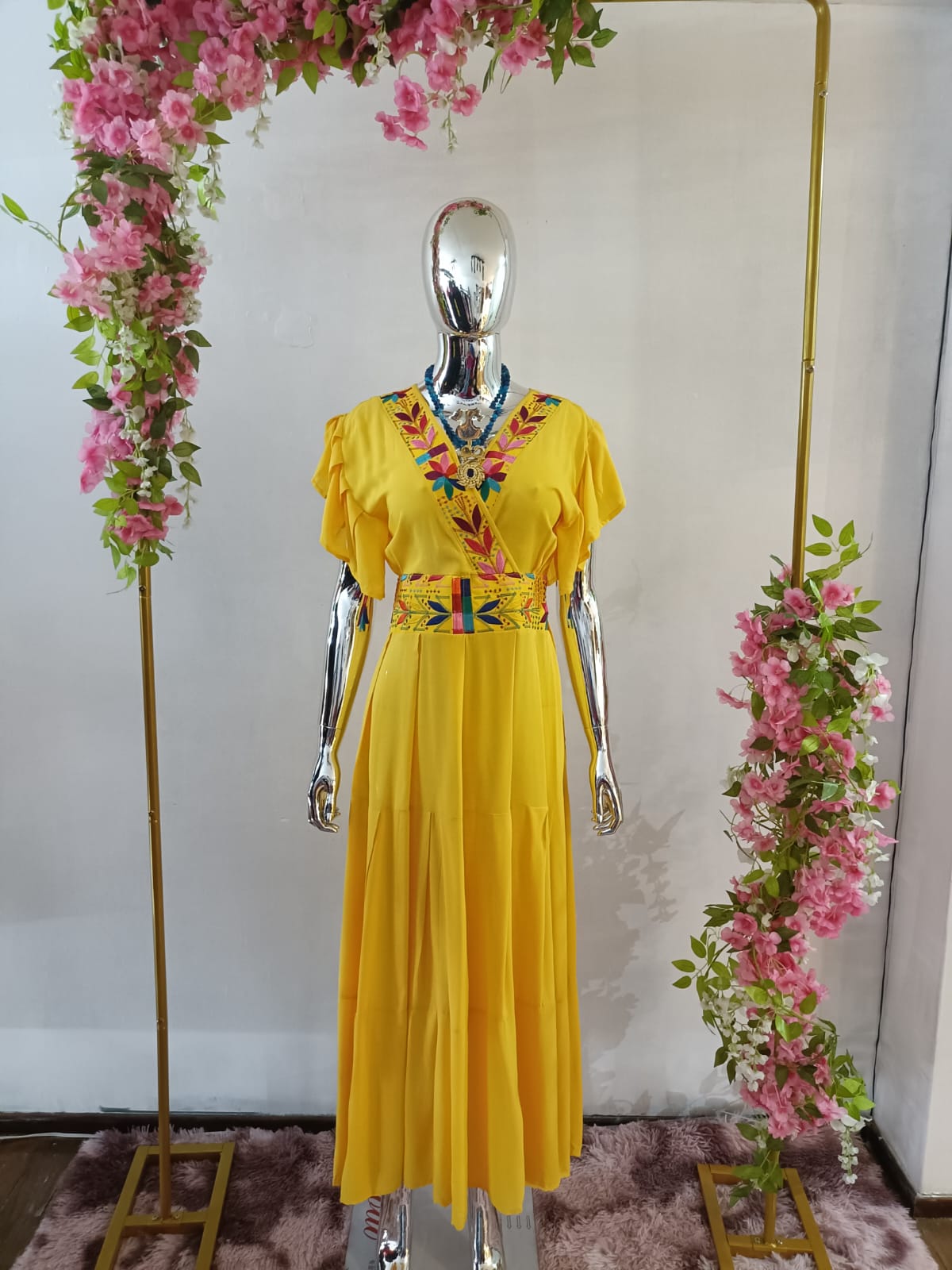 VESTIDO CUELLO V