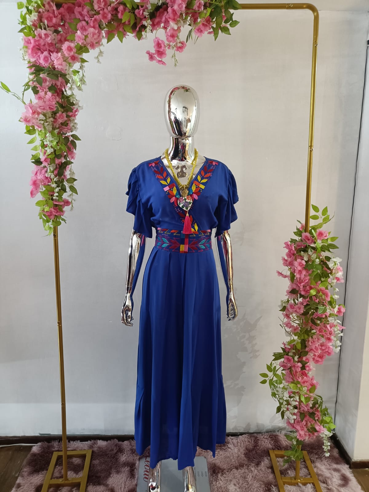 VESTIDO CUELLO V