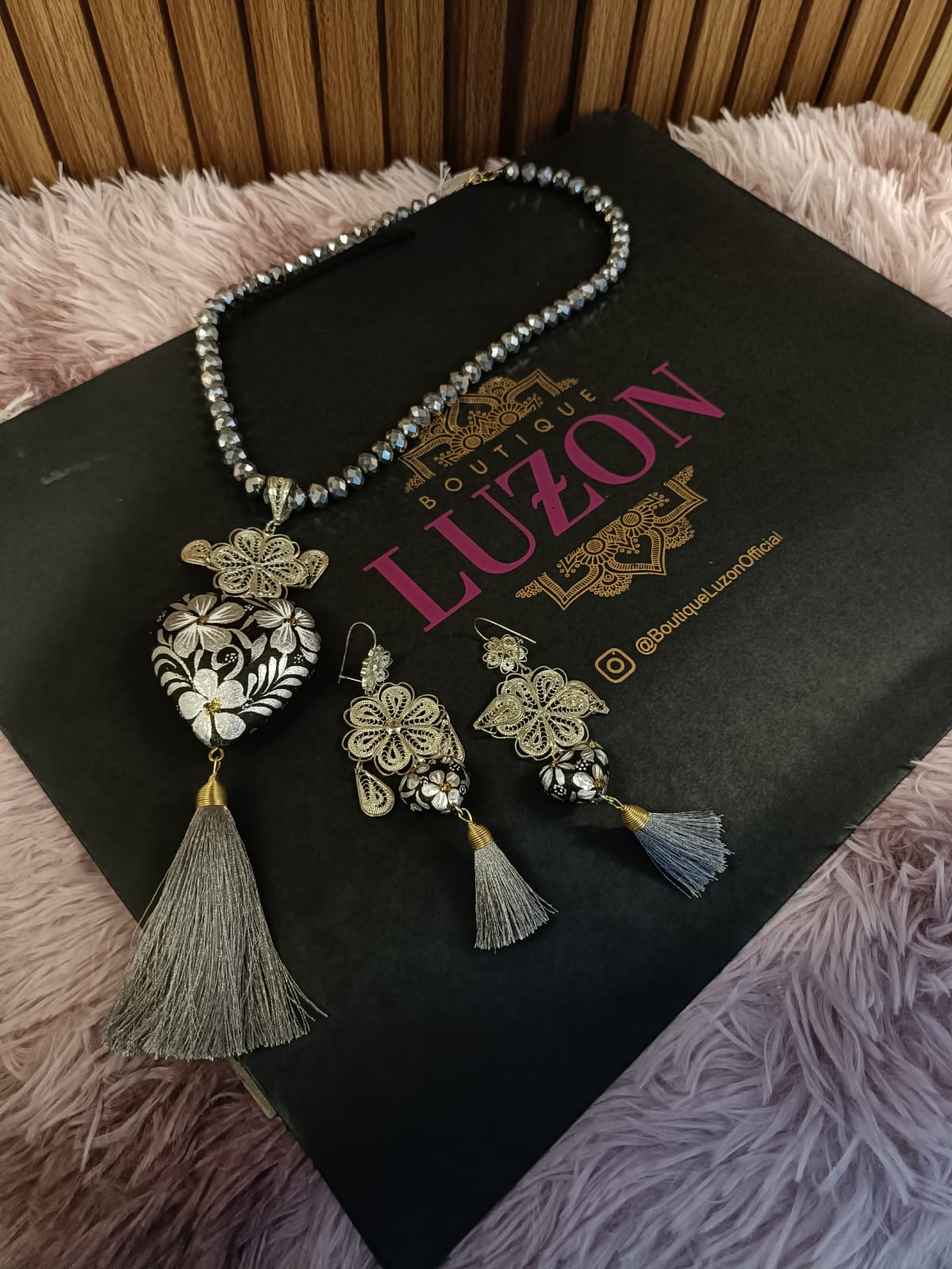 Conjunto de collar y aretes artesanales Filigrana y Copal