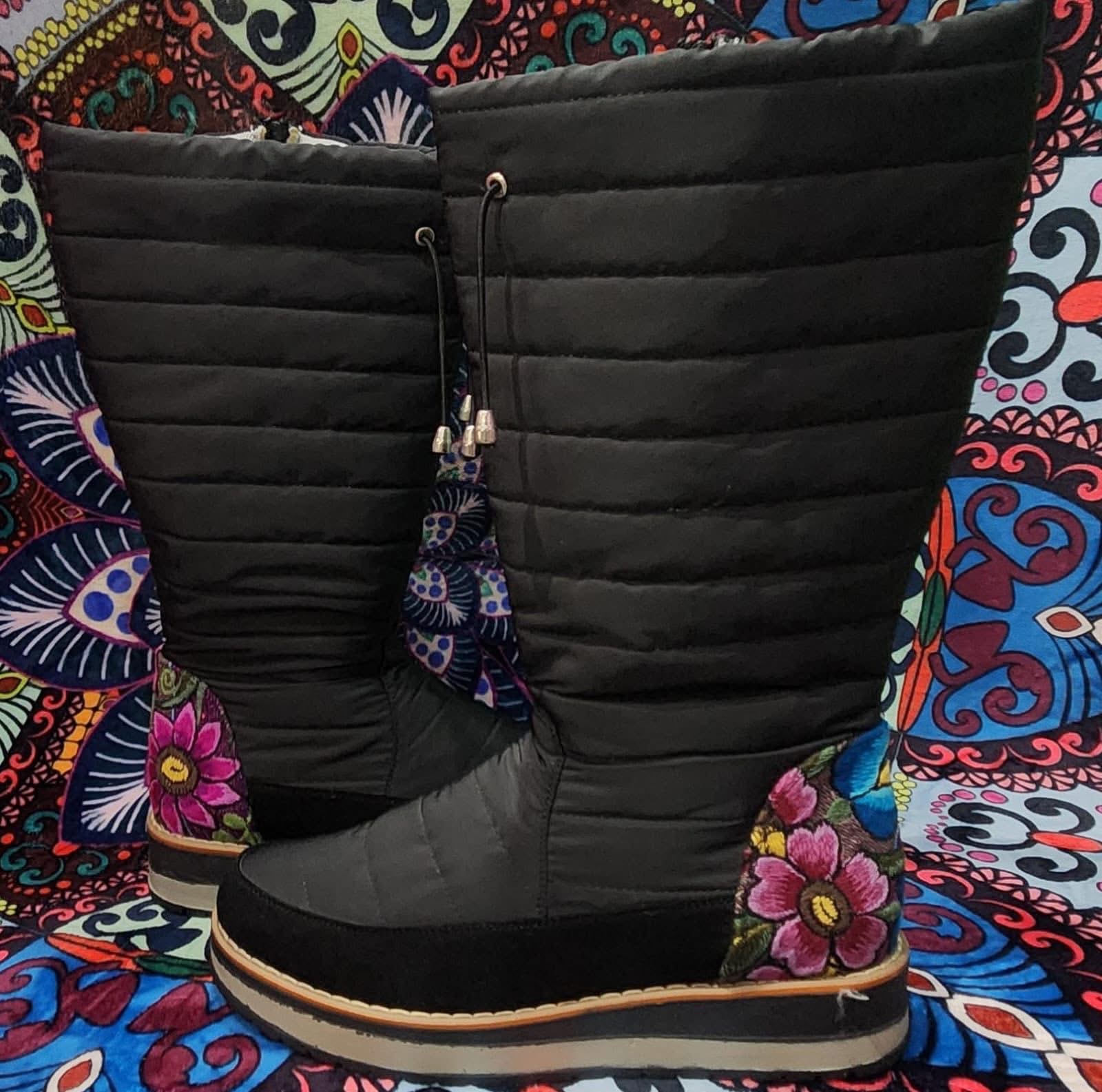 Botas acolchadas con bordado