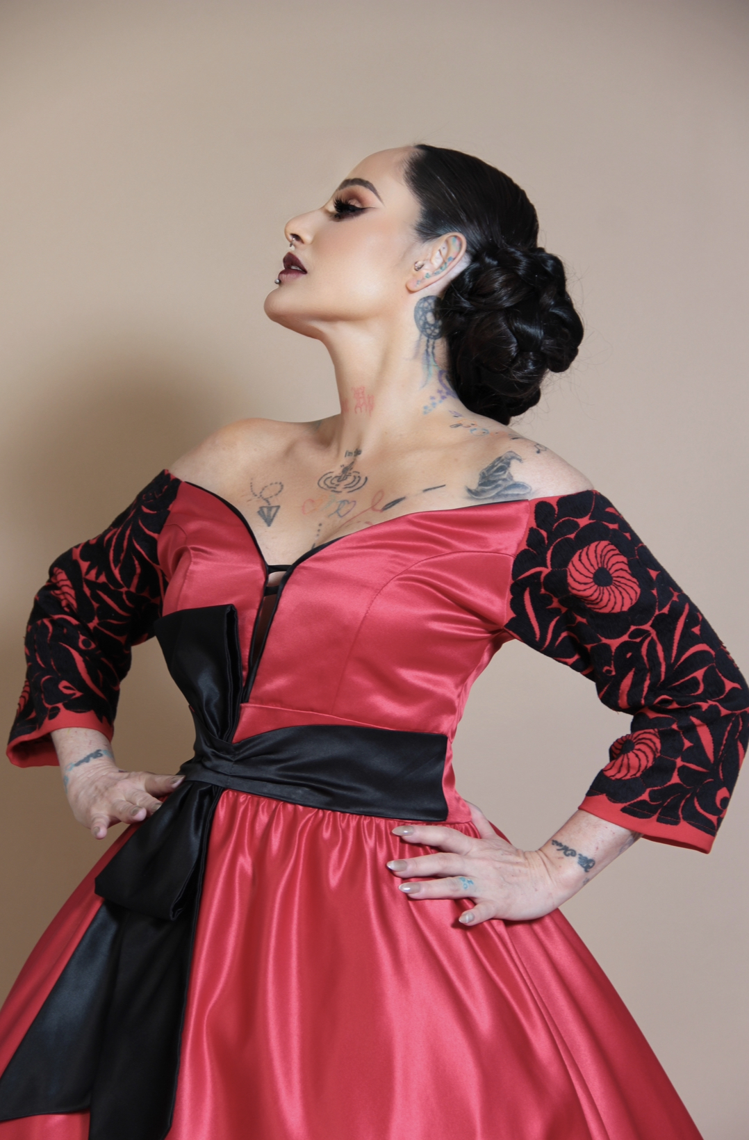 Vestido de Gala Mazateco en rojo y negro