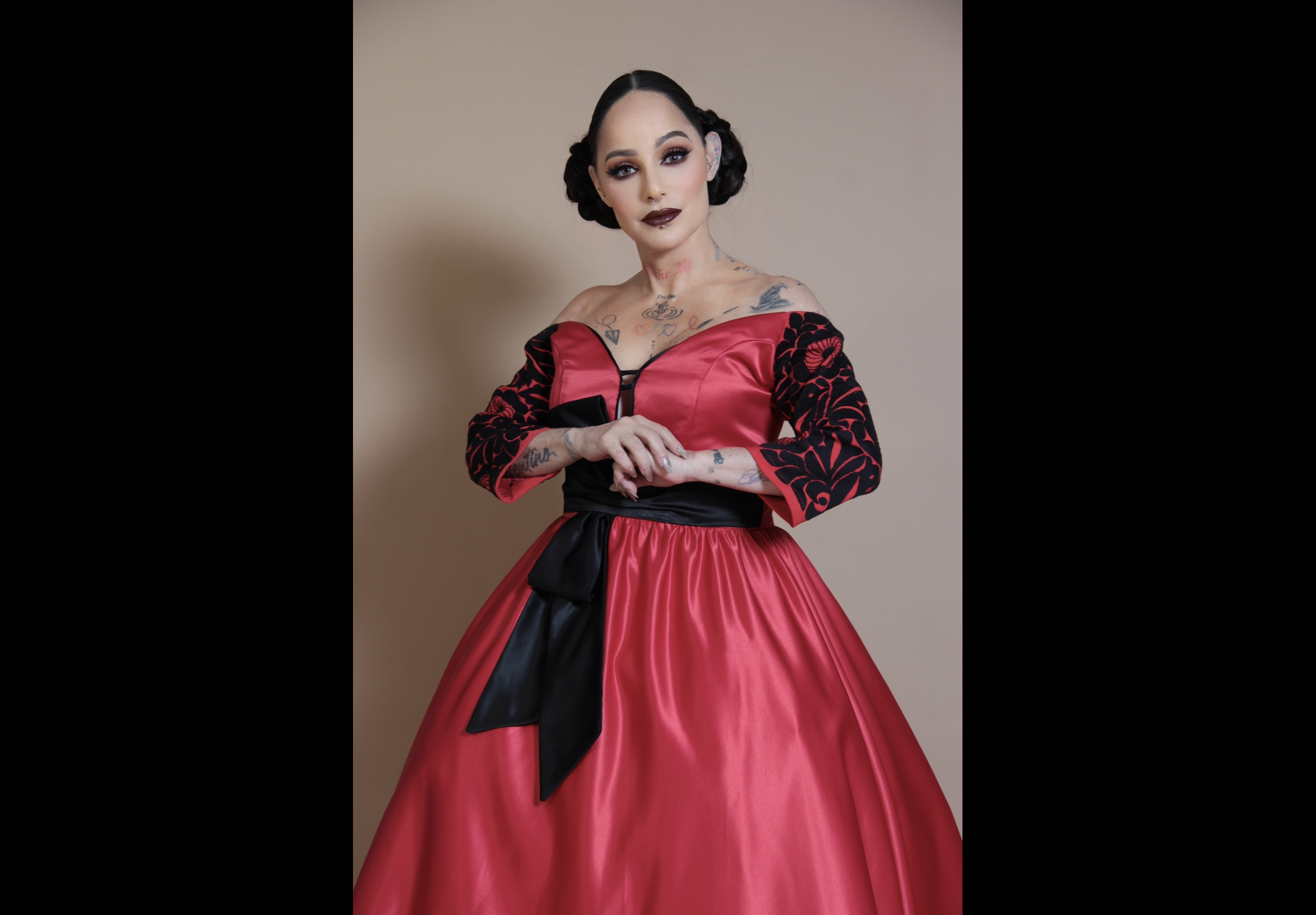 Vestido de Gala Mazateco en rojo y negro