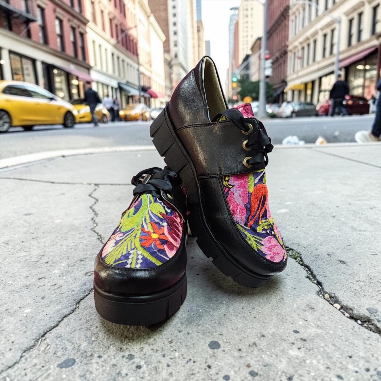 Zapatos Bostoniano con Bordado Floral