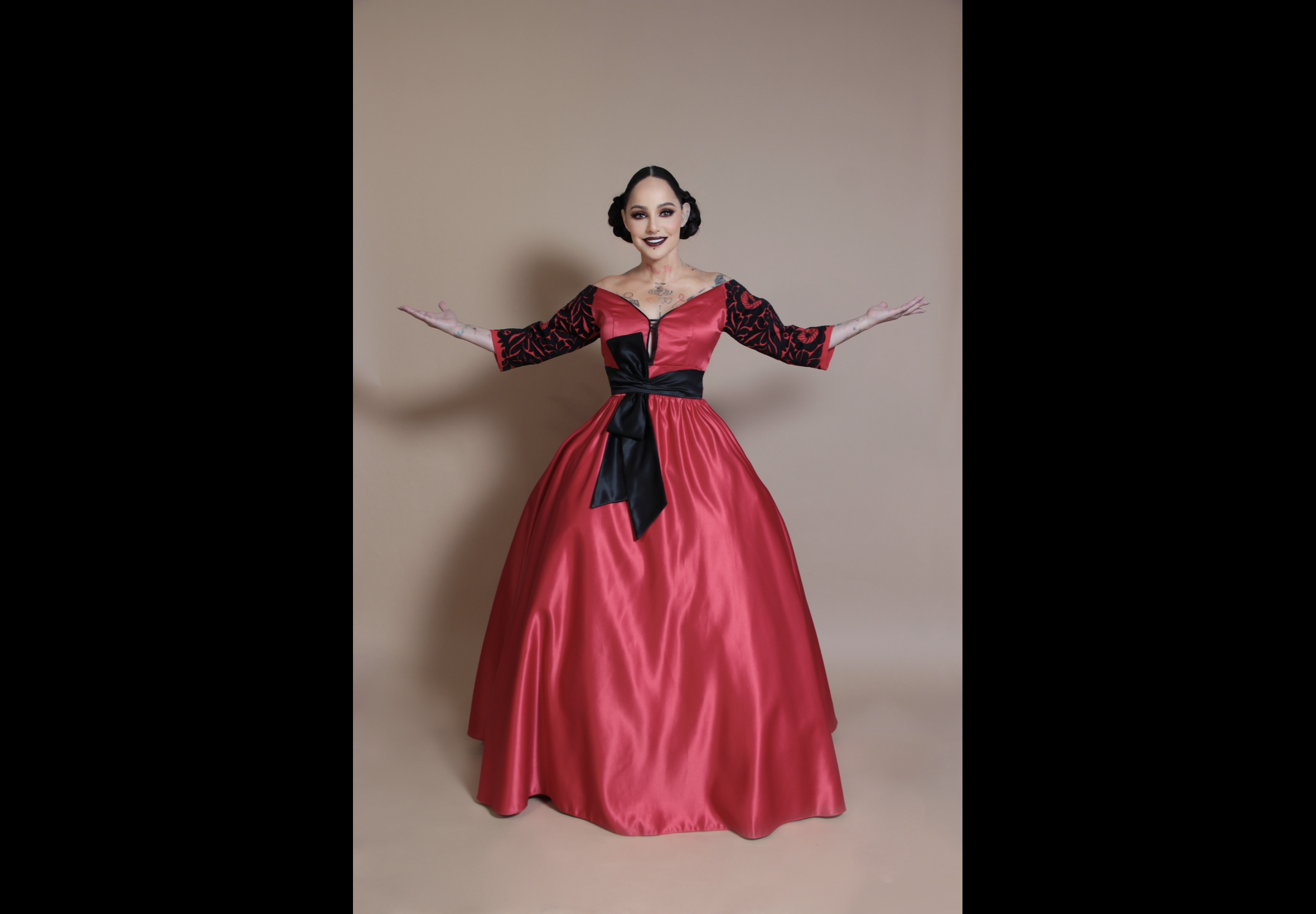 Vestido de Gala Mazateco en rojo y negro
