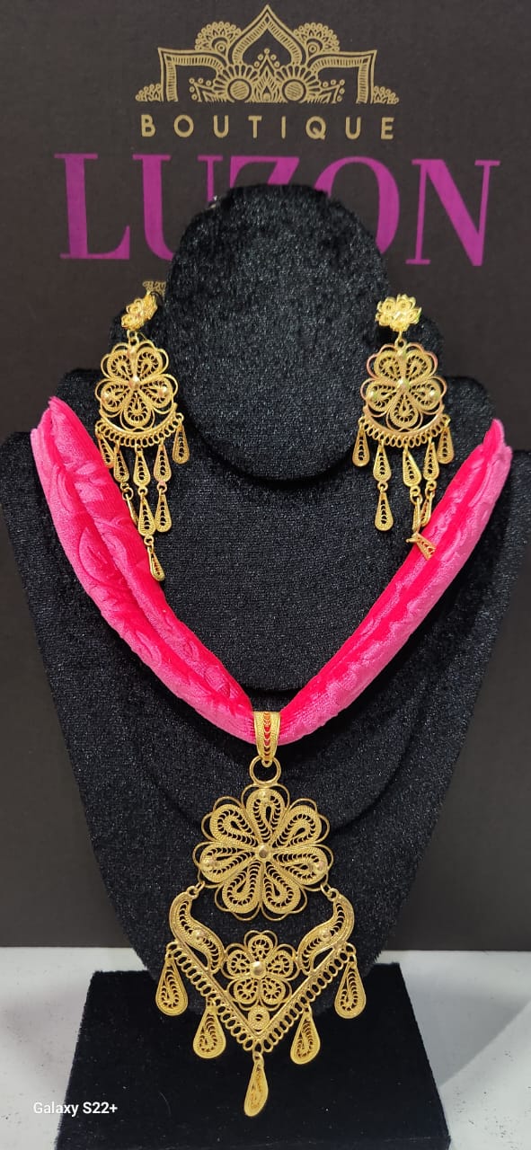 Conjunto de aretes y dije en Filigrana 