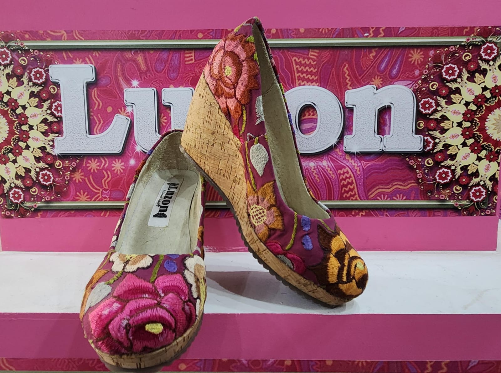 Zapatos de tacón Corcho bordados