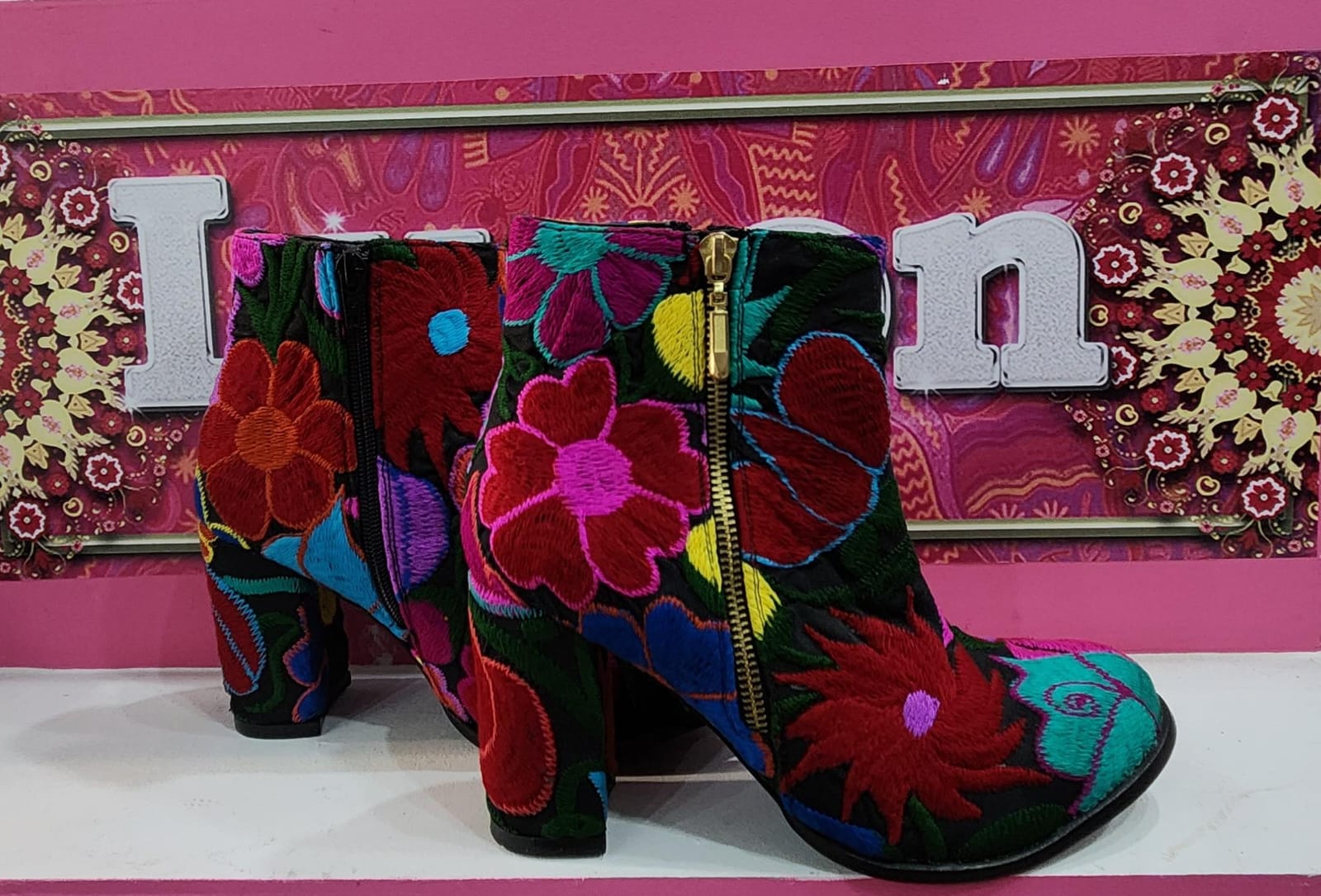 Botines bordados multicolor