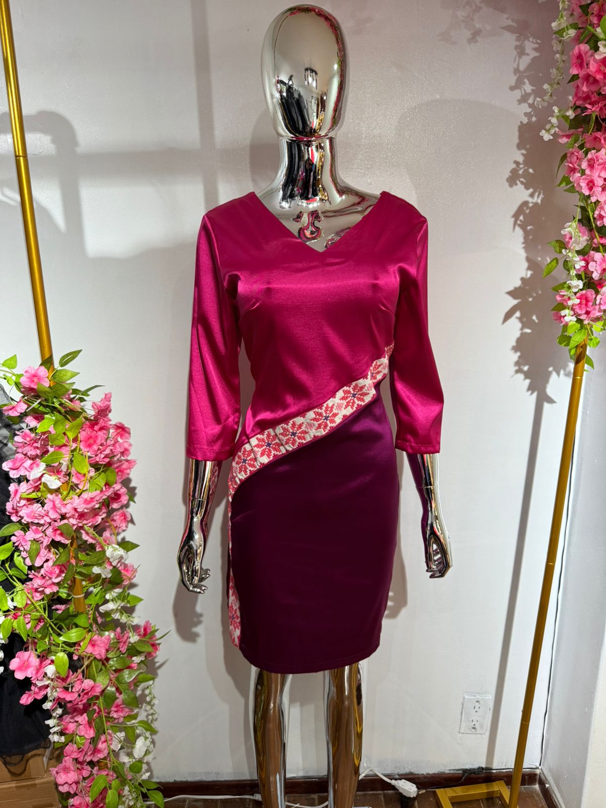 Vestido  con Bordado Chinanteco en Morado y Rosa