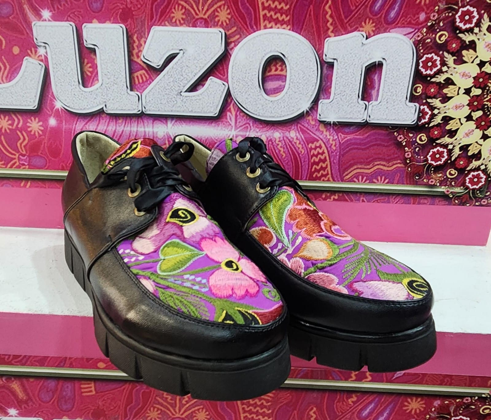 Zapatos Bostoniano con Bordado Floral