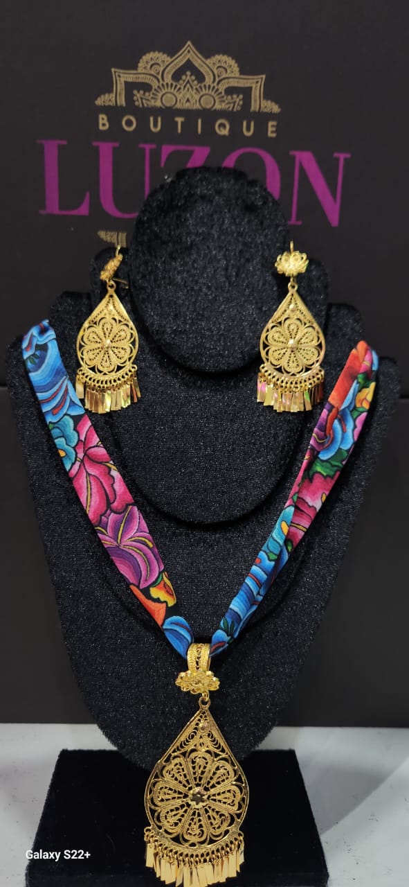Conjunto de aretes y dije en Filigrana