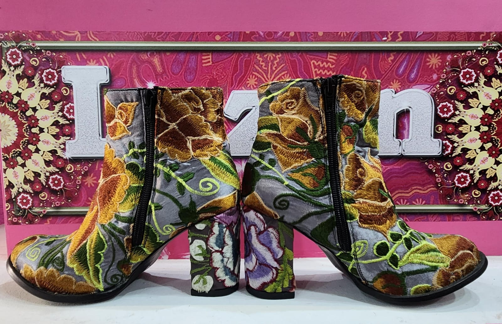 Botines bordados multicolor