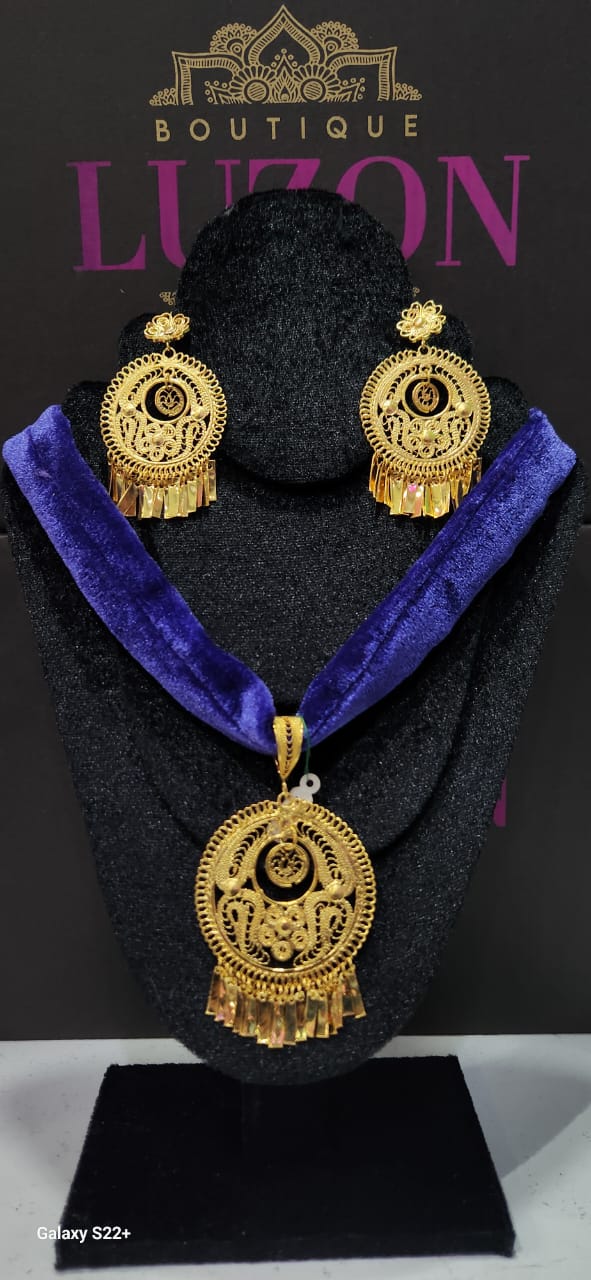 Conjunto de aretes y dije en Filigrana