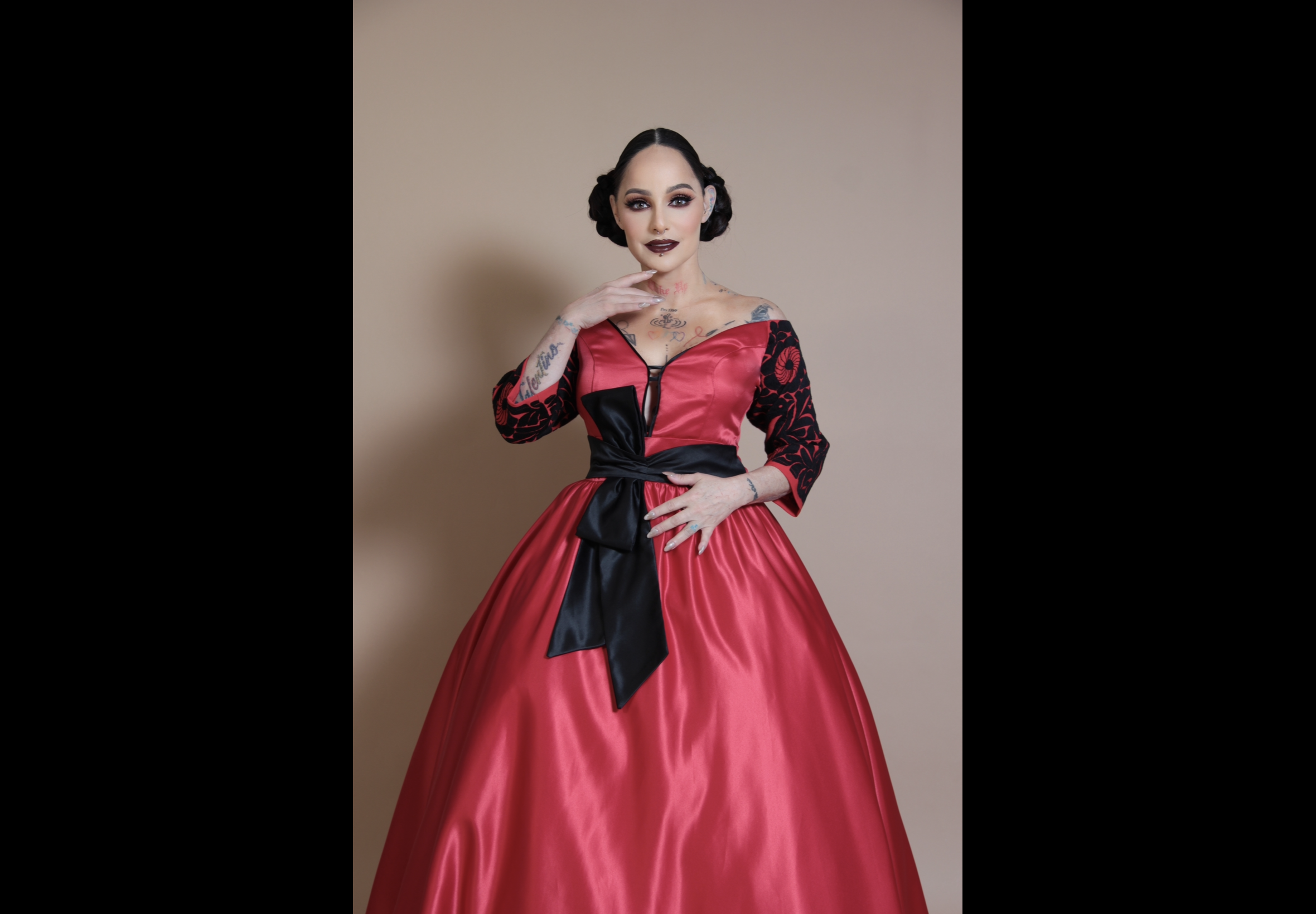 Vestido de Gala Mazateco en rojo y negro