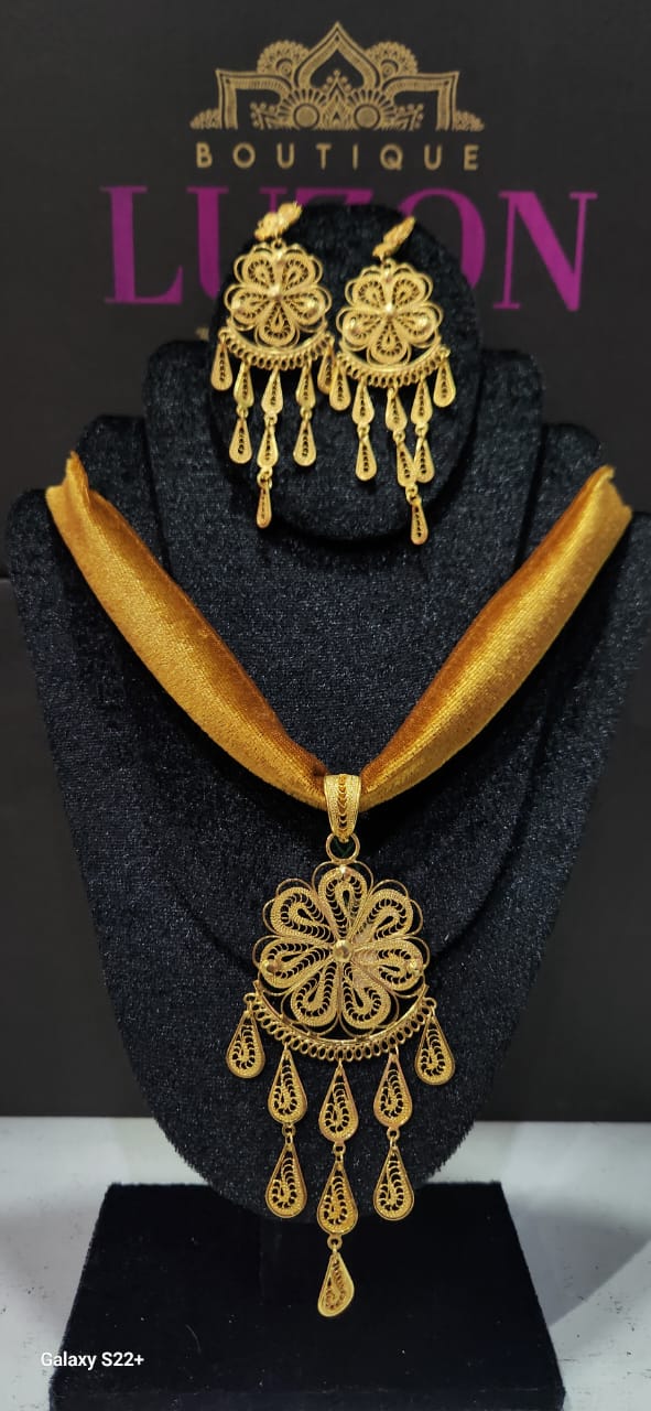 Conjunto de aretes y dije en Filigrana