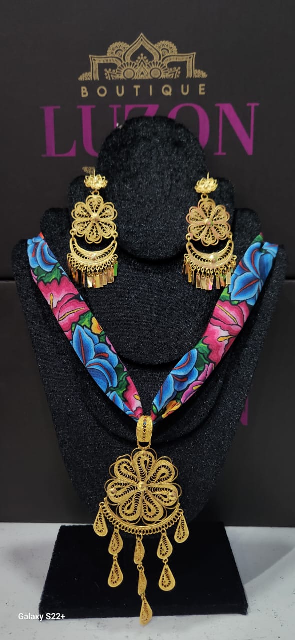 Conjunto de aretes y dije en Filigrana