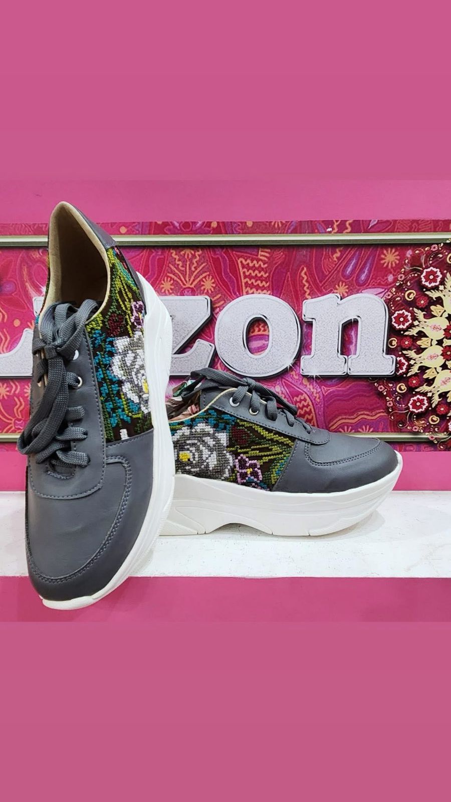 TENIS CON PLATAFORMA GRISES