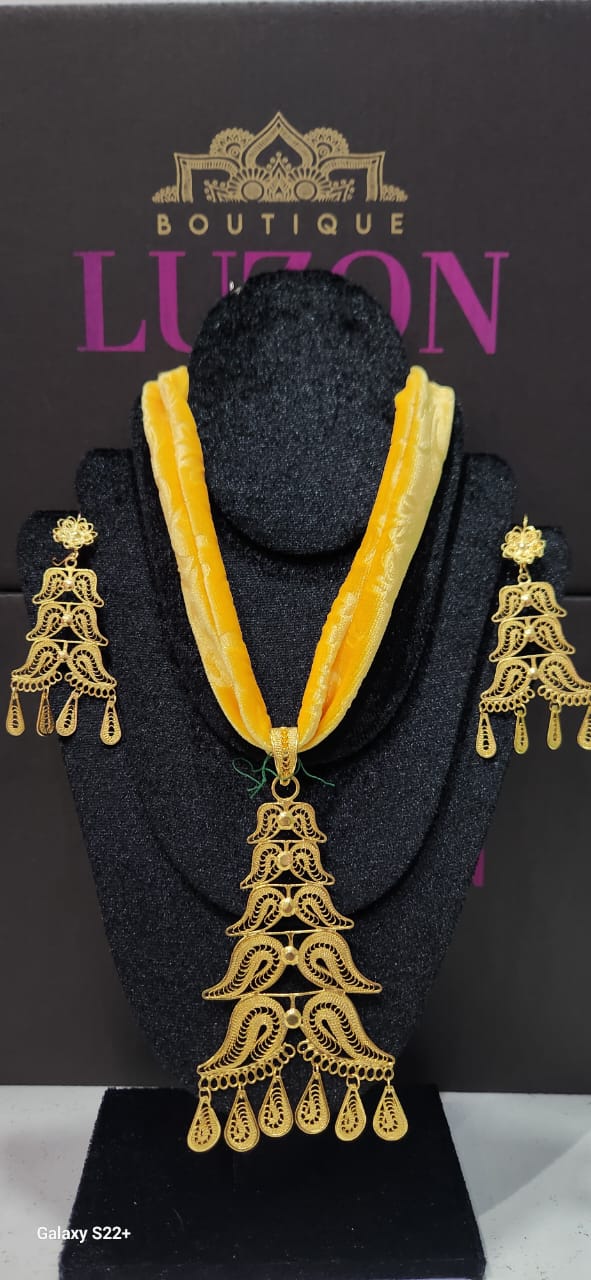 Conjunto de aretes y dije en Filigrana
