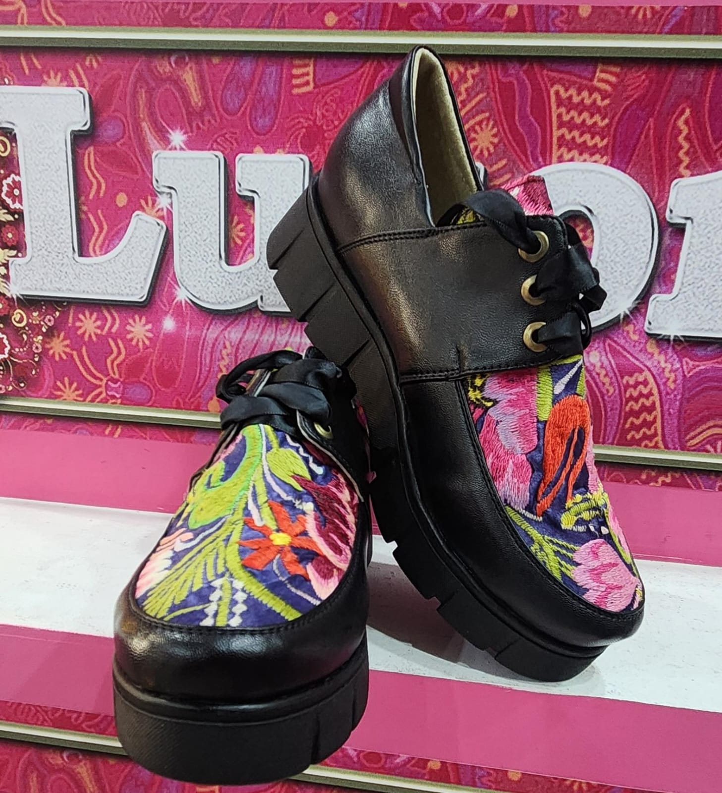 Zapatos Bostoniano con Bordado Floral