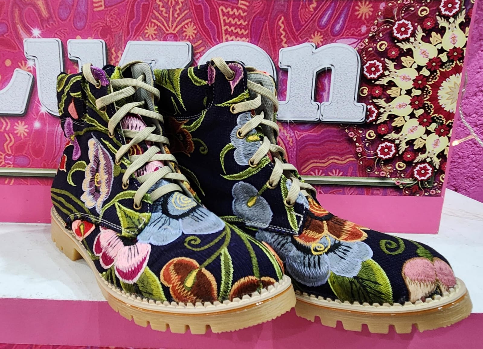 Rudibota  bordados de flores